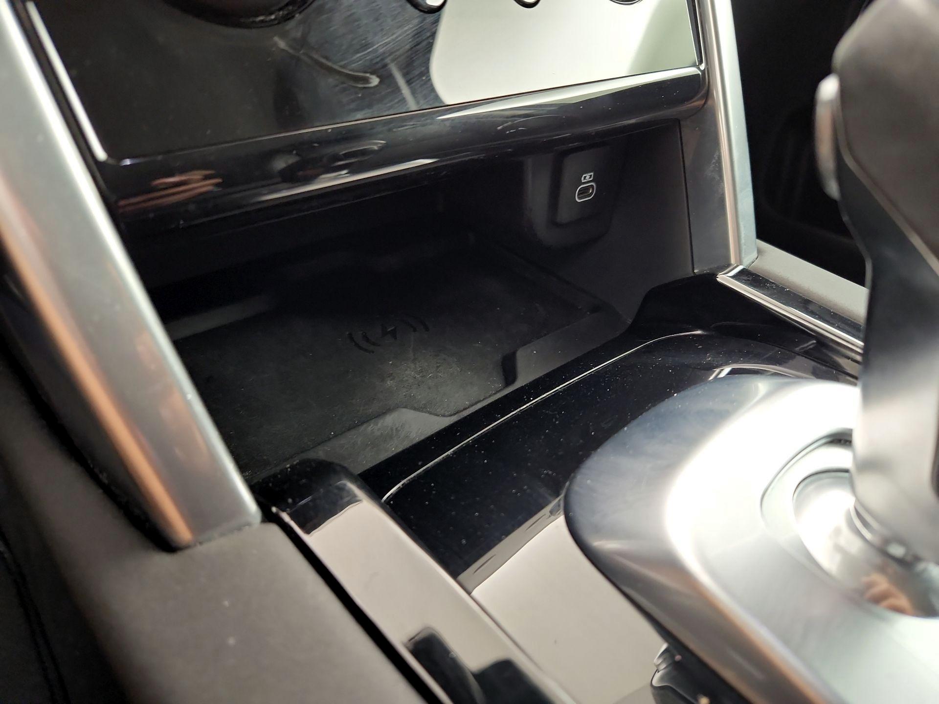 Thumbnail: 2021 Land Rover Discovery Sport - 19