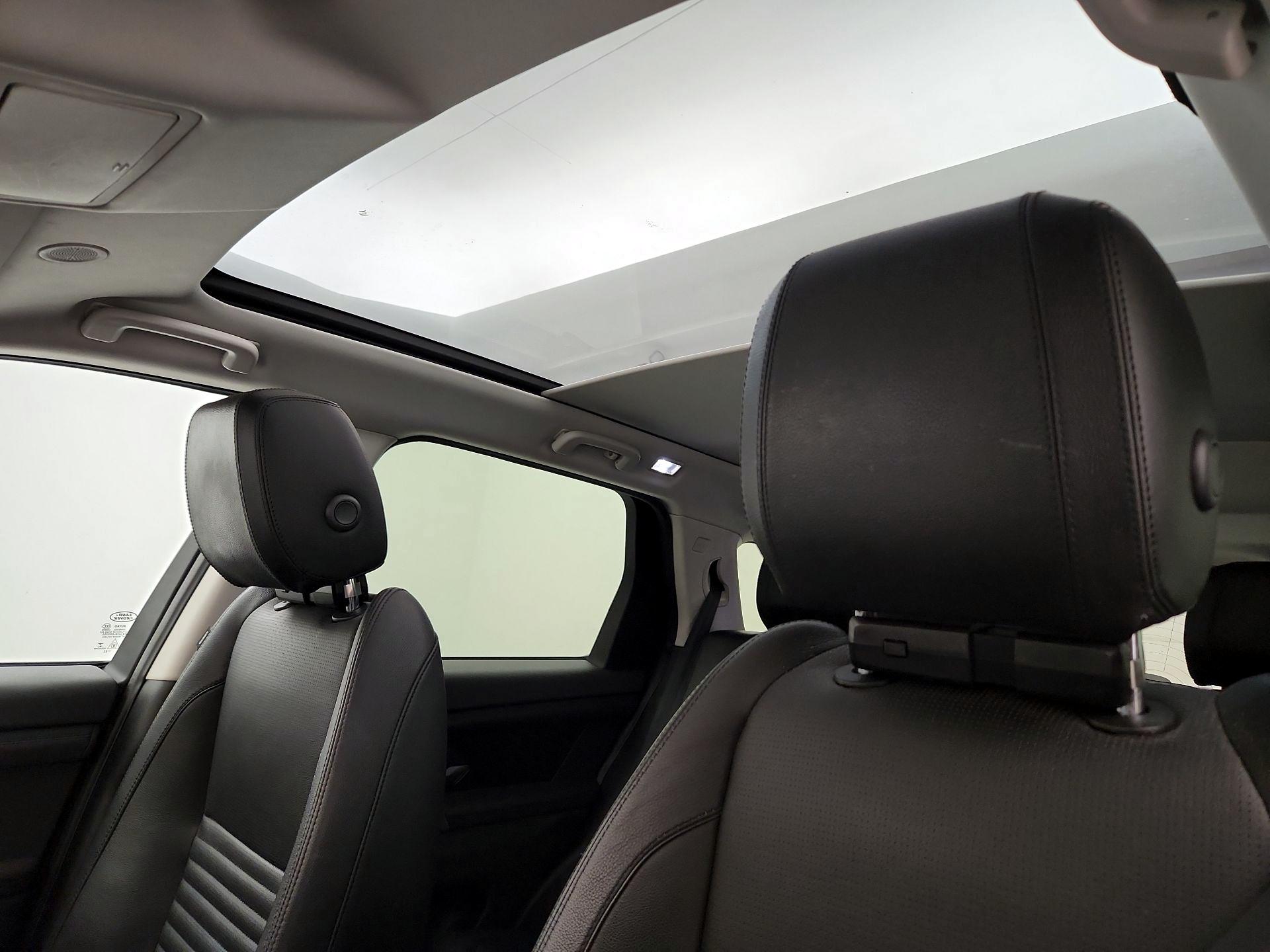 Thumbnail: 2021 Land Rover Discovery Sport - 20