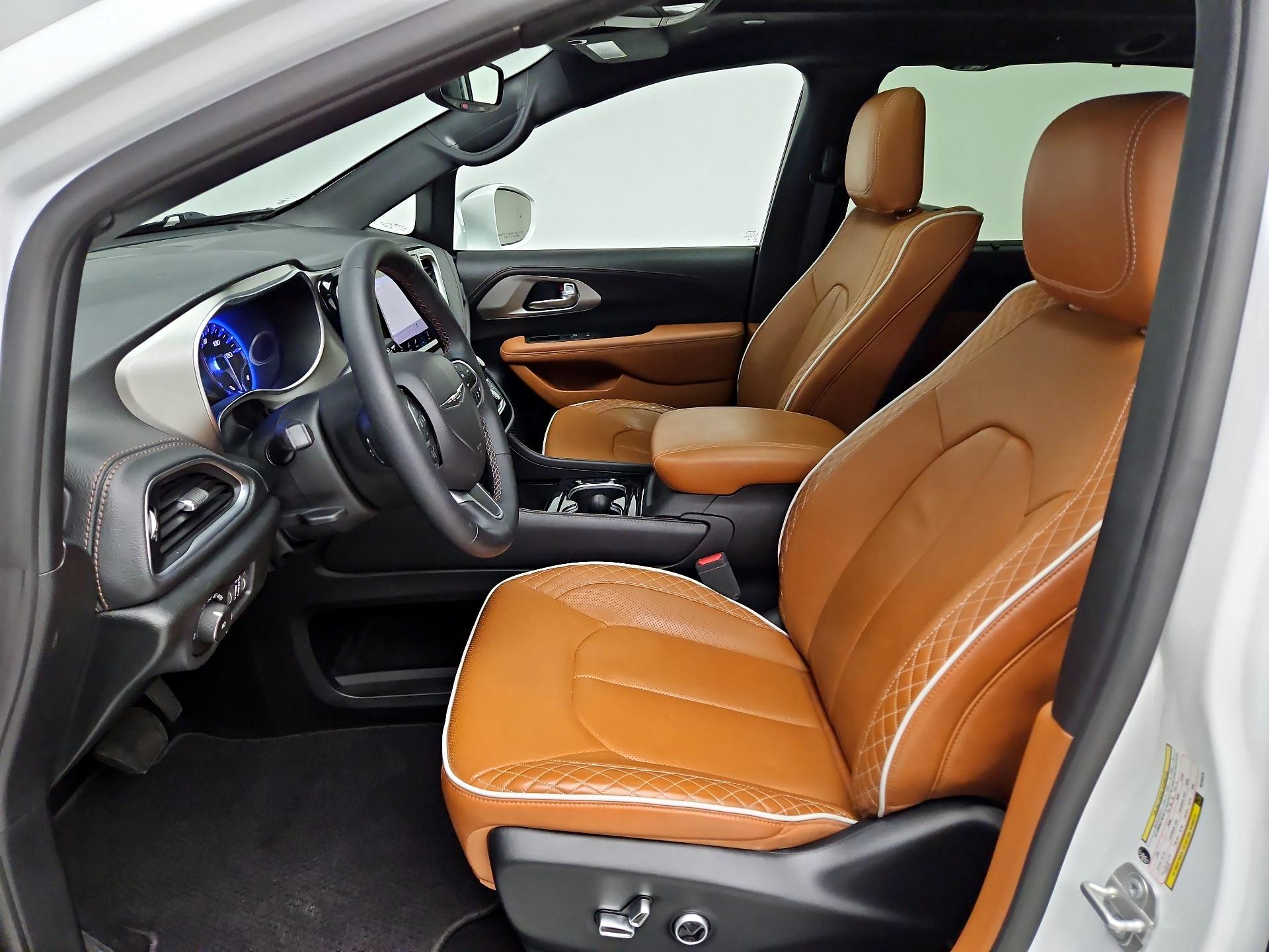 Thumbnail: 2024 Chrysler Pacifica - 11