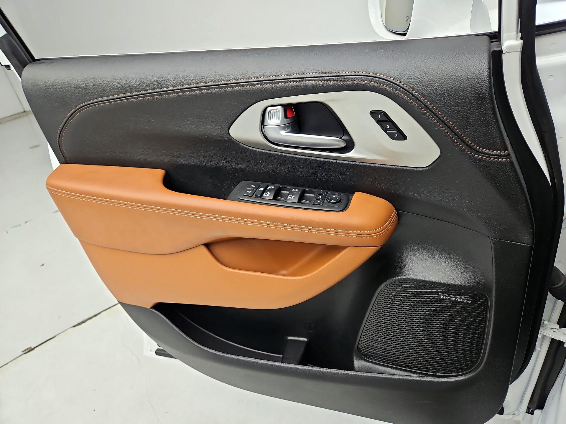 Thumbnail: 2024 Chrysler Pacifica - 12