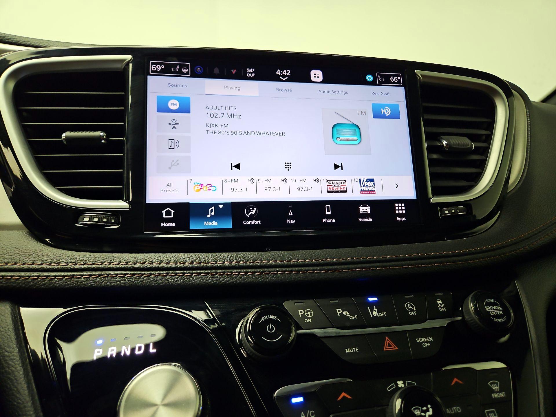 Thumbnail: 2024 Chrysler Pacifica - 16