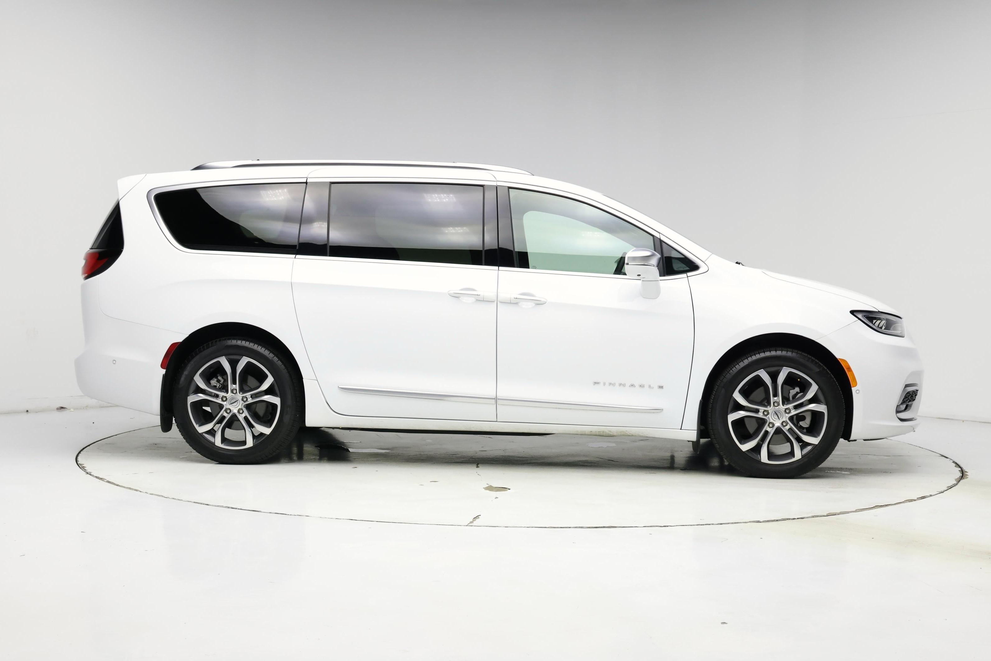 Thumbnail: 2024 Chrysler Pacifica - 7