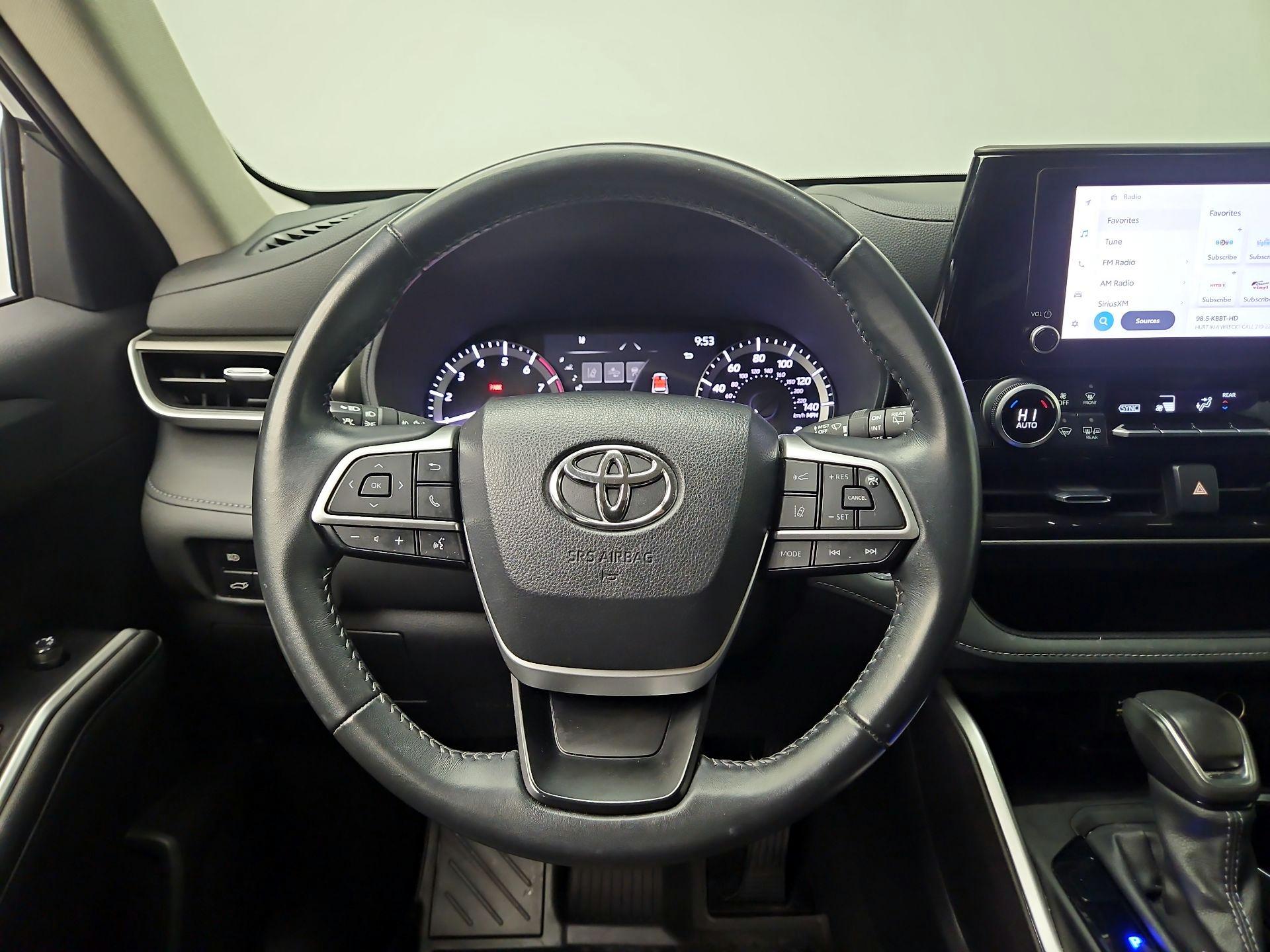 Thumbnail: 2023 Toyota Highlander - 10