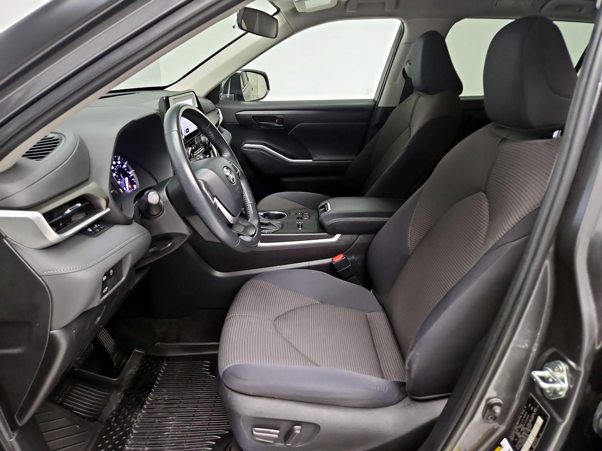 Thumbnail: 2023 Toyota Highlander - 11