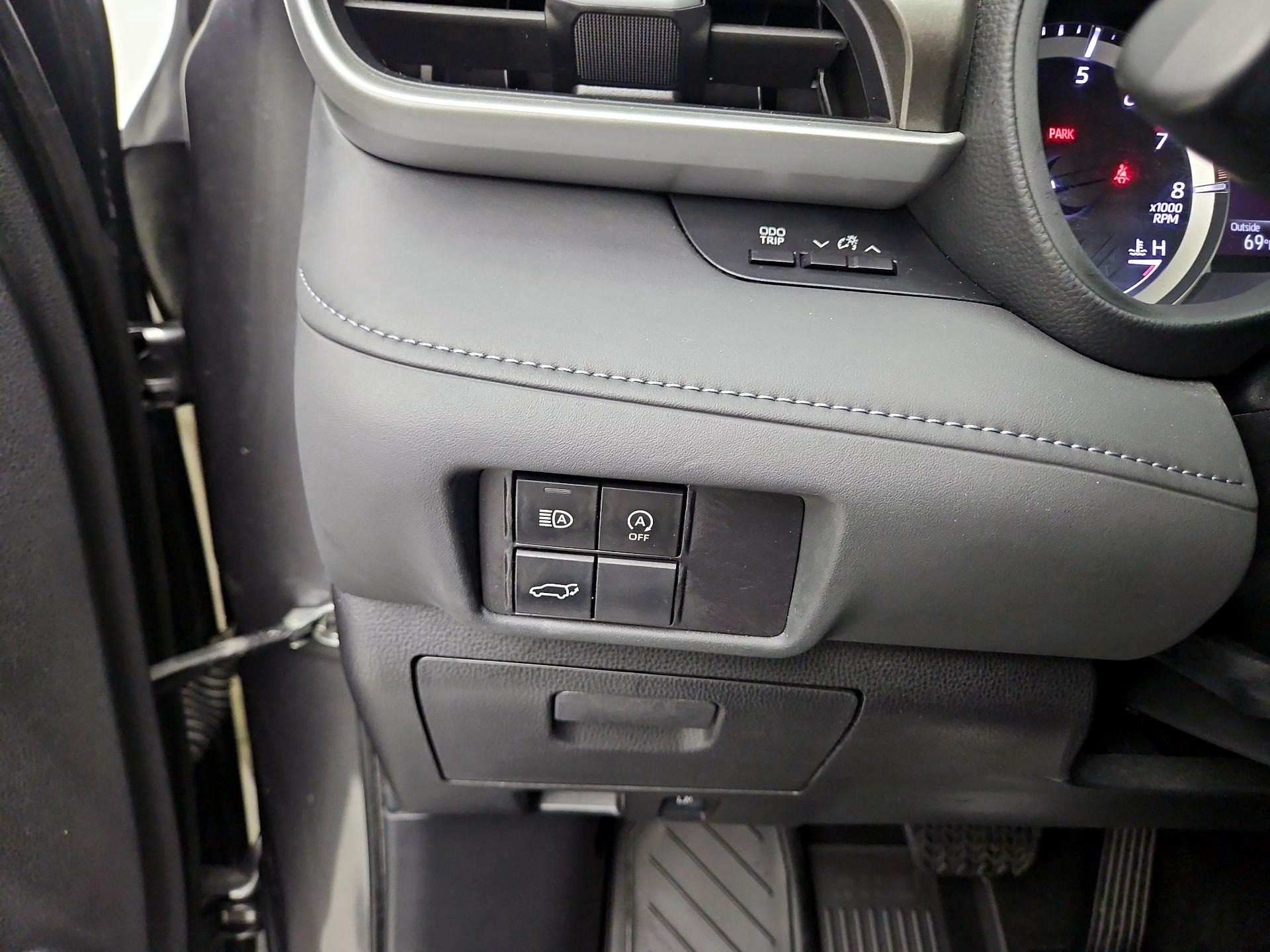 Thumbnail: 2023 Toyota Highlander - 13