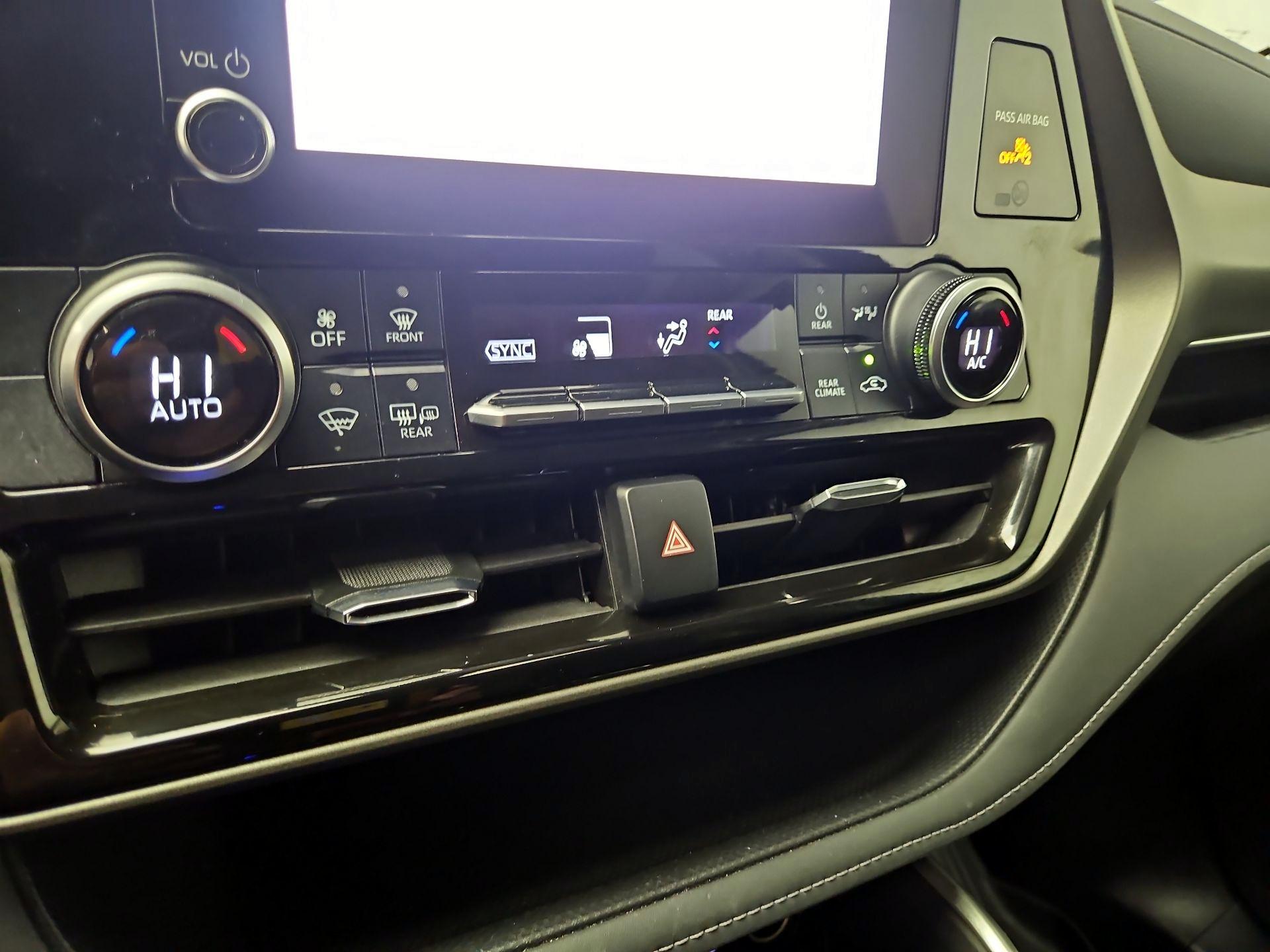 Thumbnail: 2023 Toyota Highlander - 16