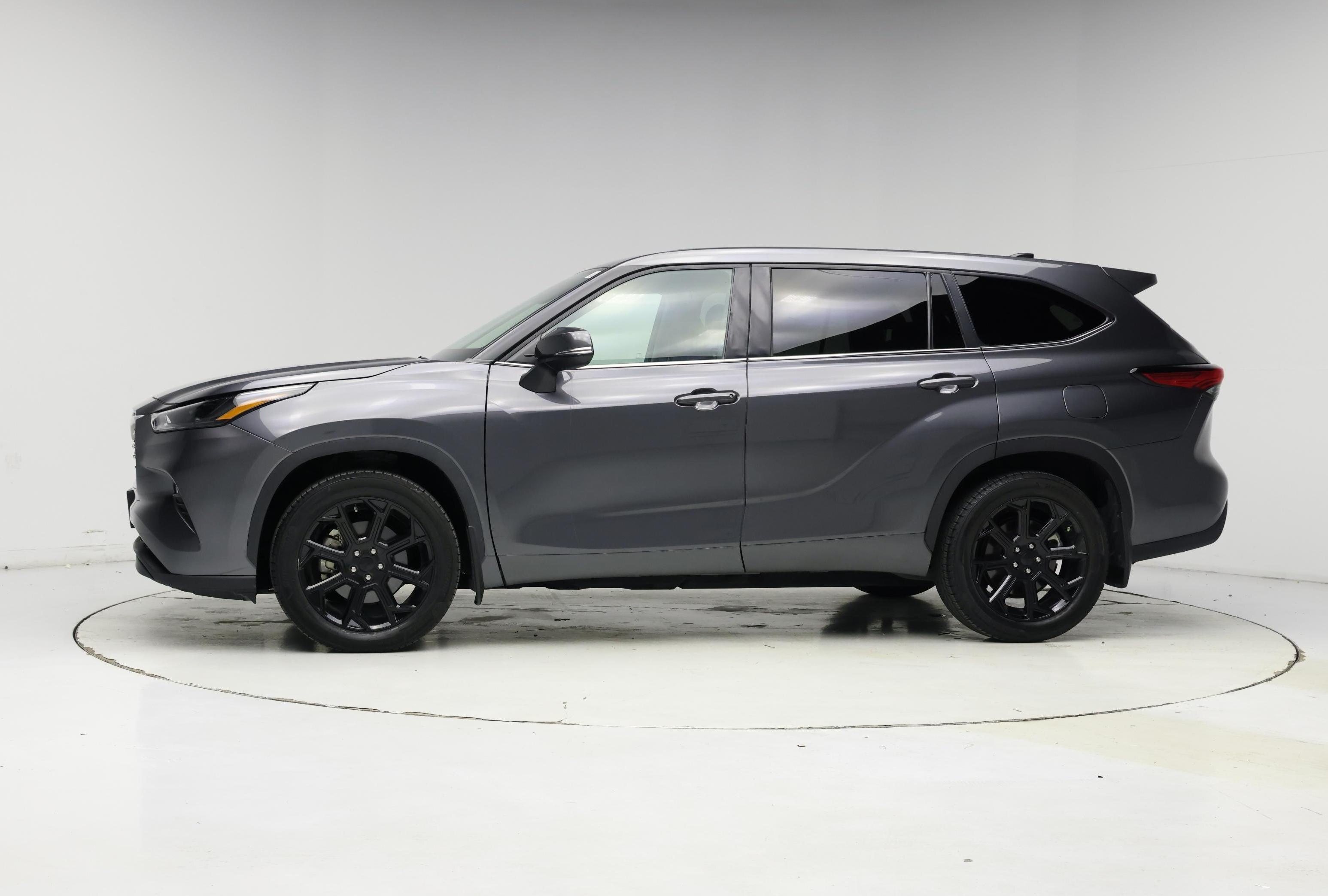 Thumbnail: 2023 Toyota Highlander - 3