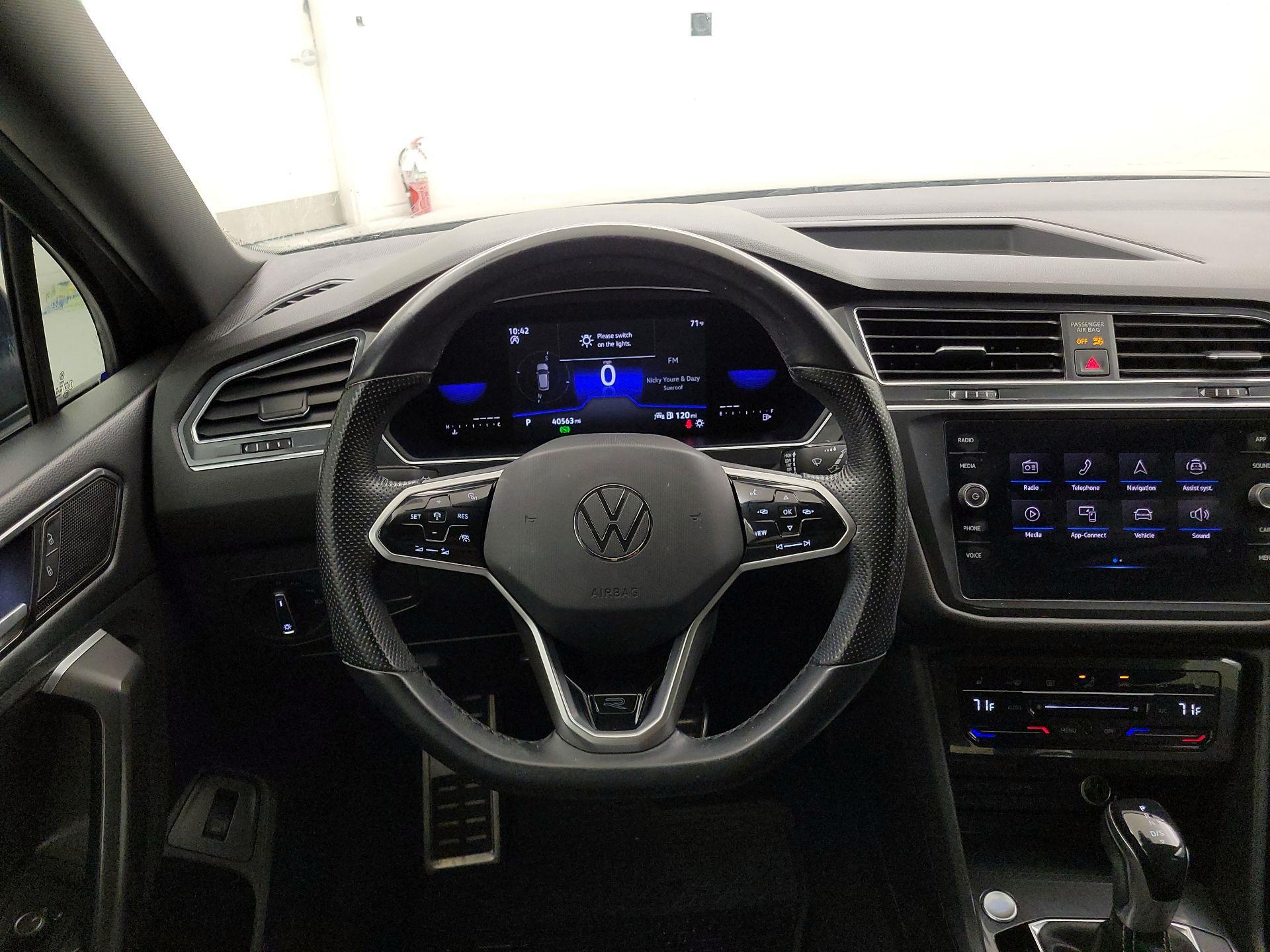 Thumbnail: 2022 Volkswagen Tiguan - 10