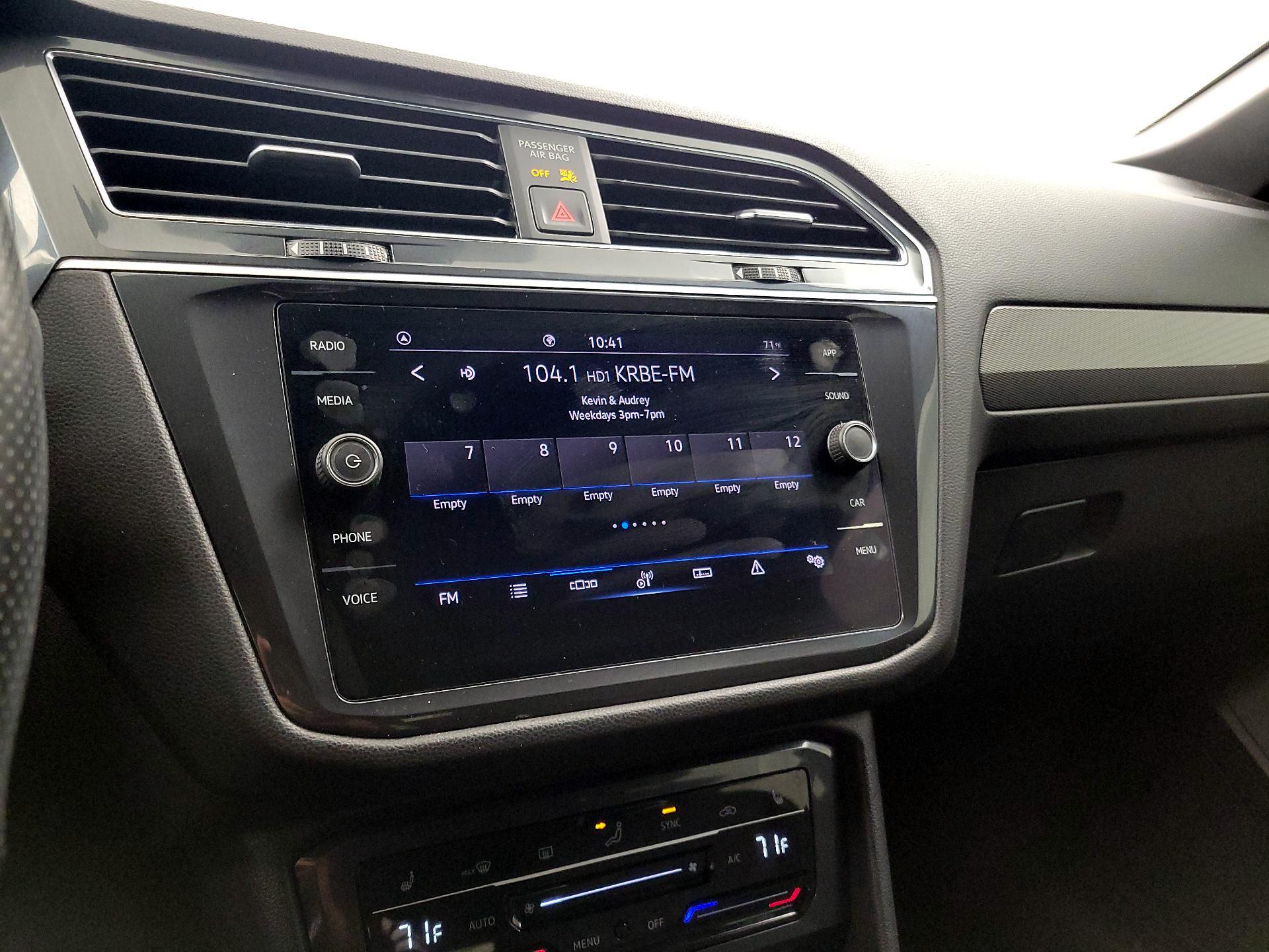 Thumbnail: 2022 Volkswagen Tiguan - 15