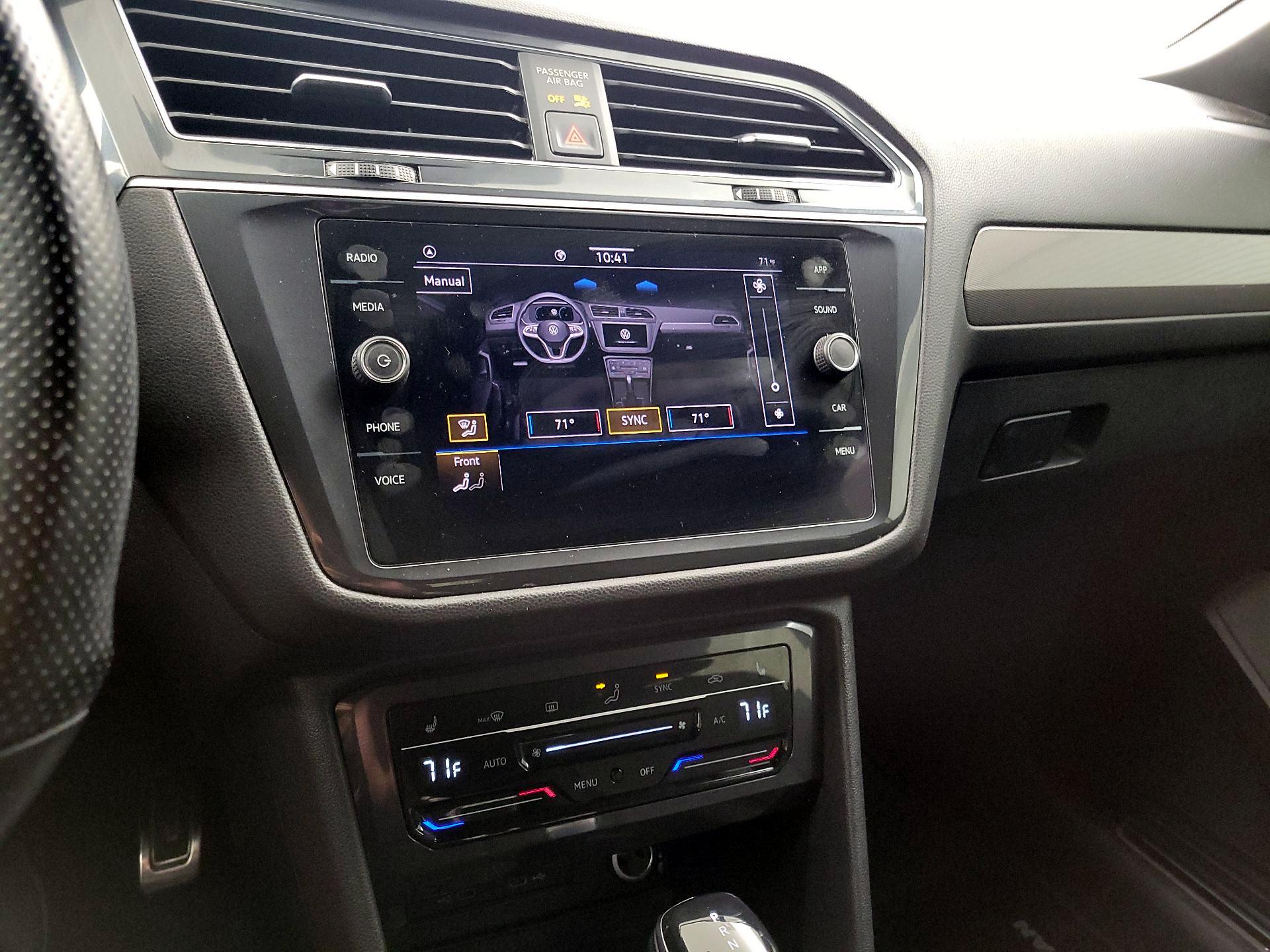 Thumbnail: 2022 Volkswagen Tiguan - 16