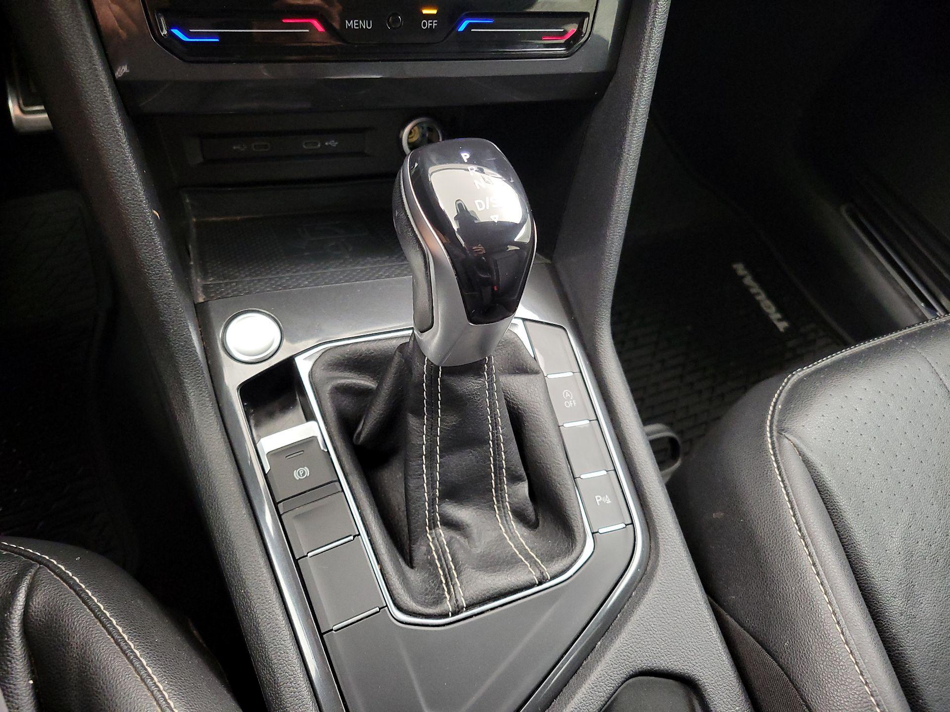 Thumbnail: 2022 Volkswagen Tiguan - 17