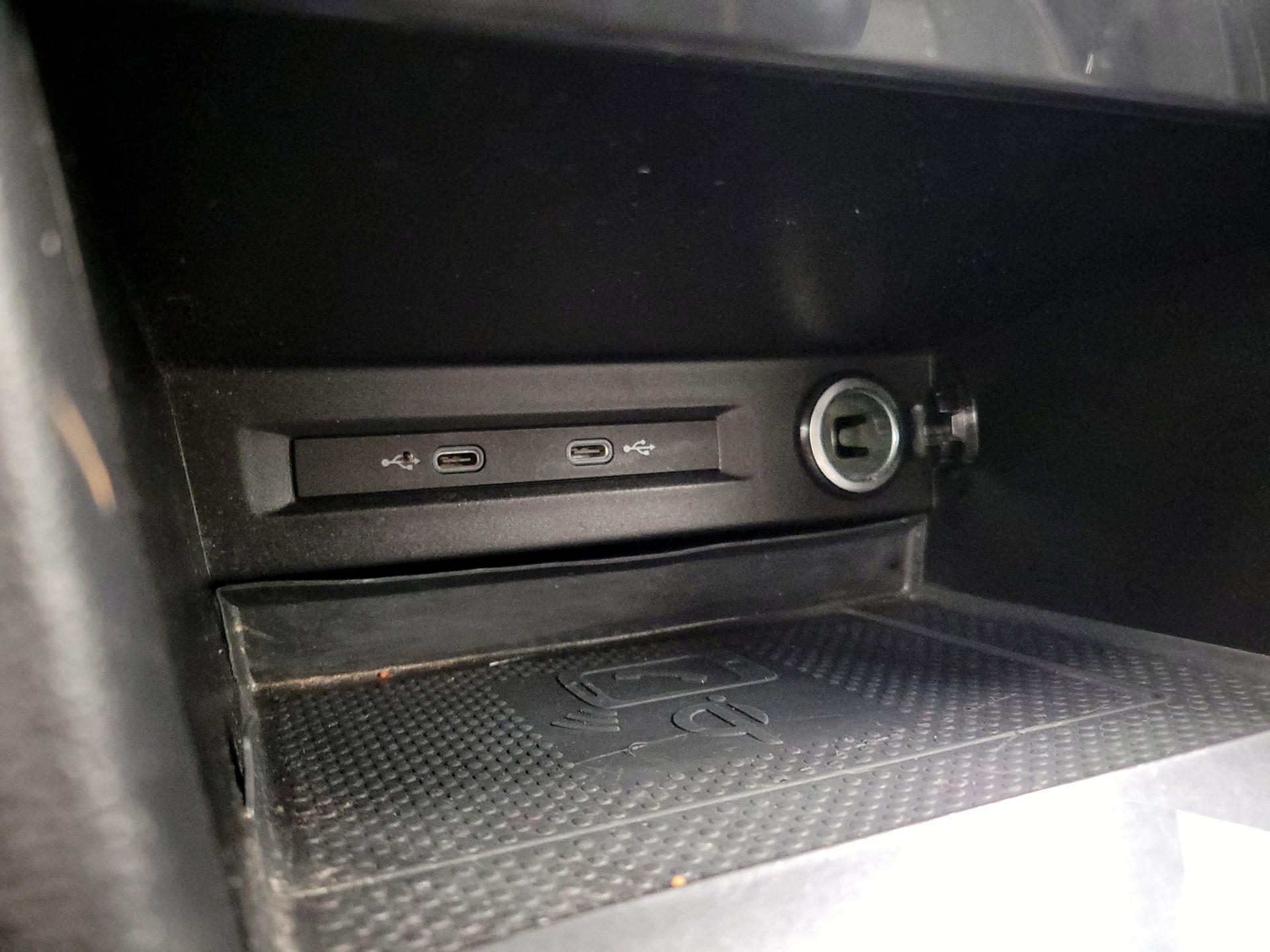 Thumbnail: 2022 Volkswagen Tiguan - 18