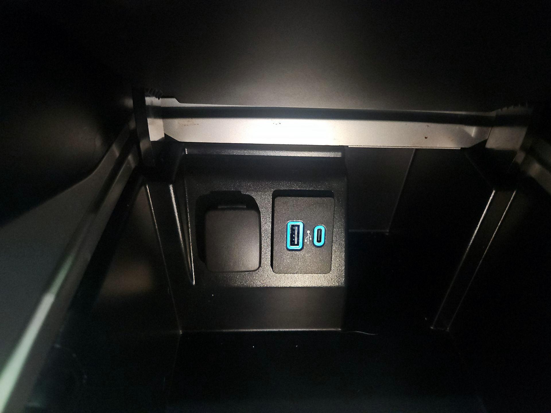 Thumbnail: 2021 Ford Explorer - 18