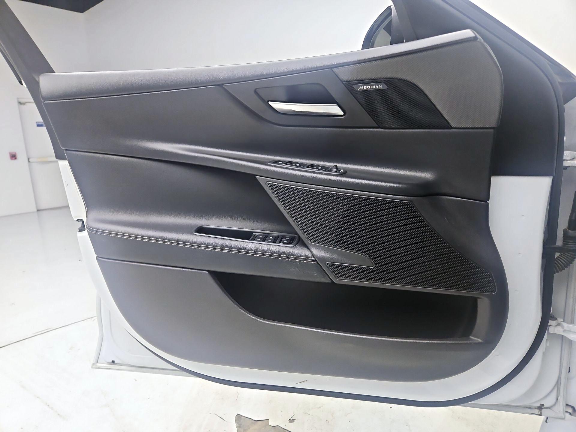 Thumbnail: 2017 Jaguar XE - 12