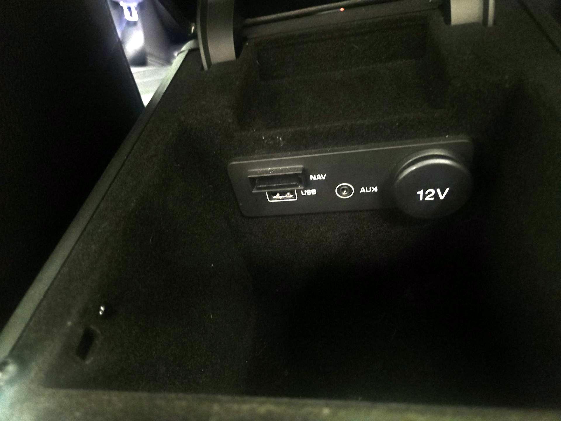 Thumbnail: 2017 Jaguar XE - 18