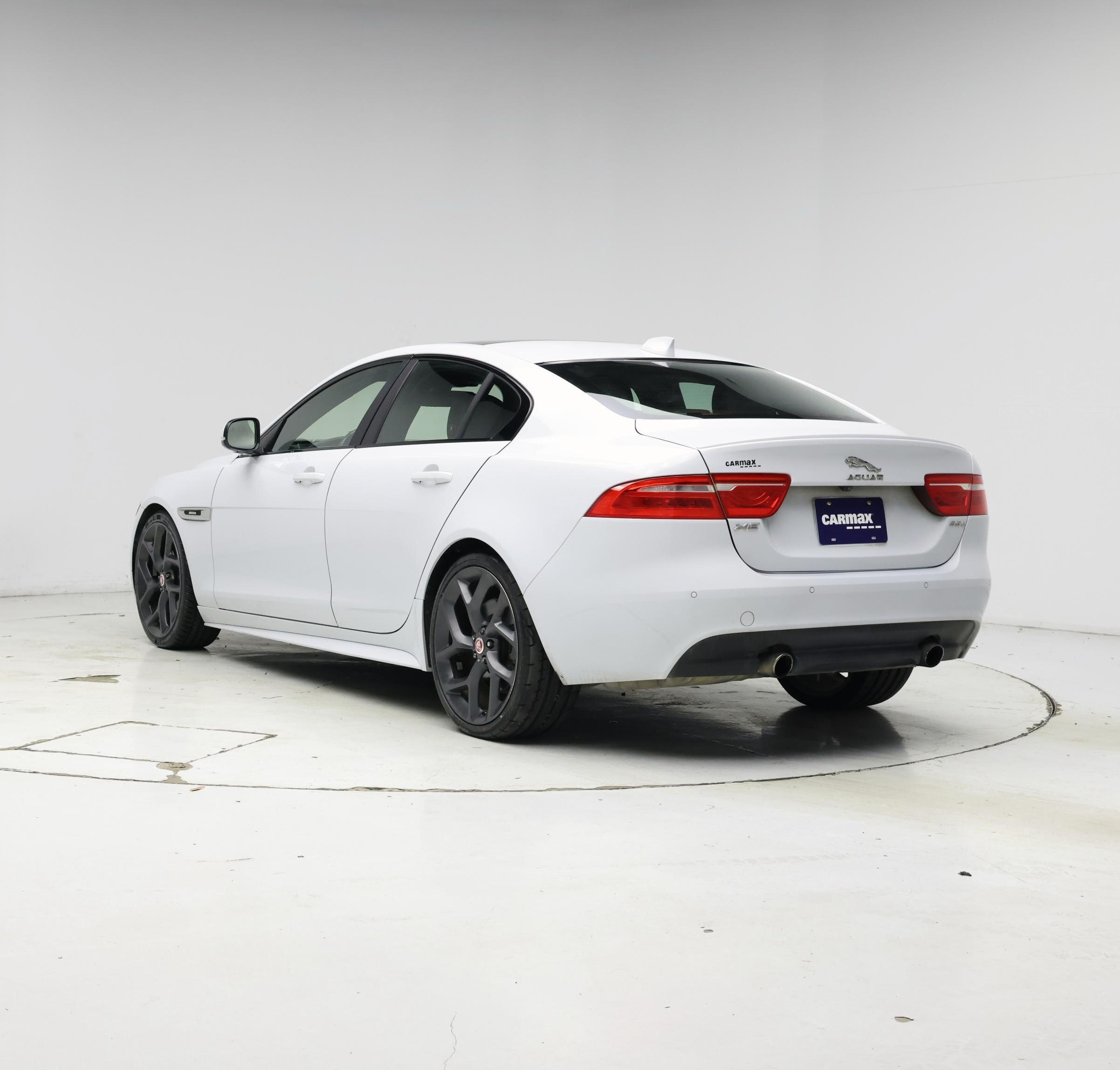 Thumbnail: 2017 Jaguar XE - 2