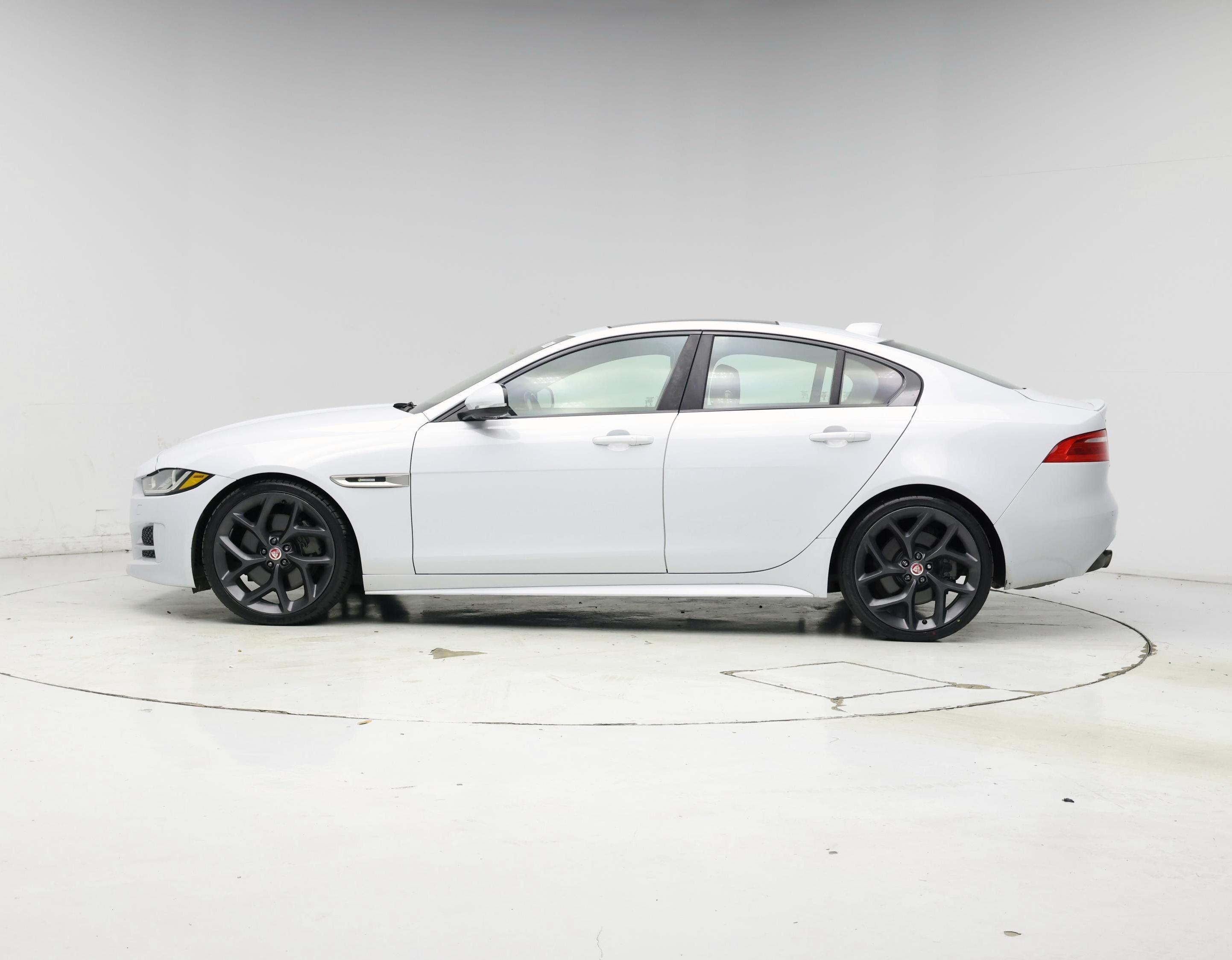 Thumbnail: 2017 Jaguar XE - 3