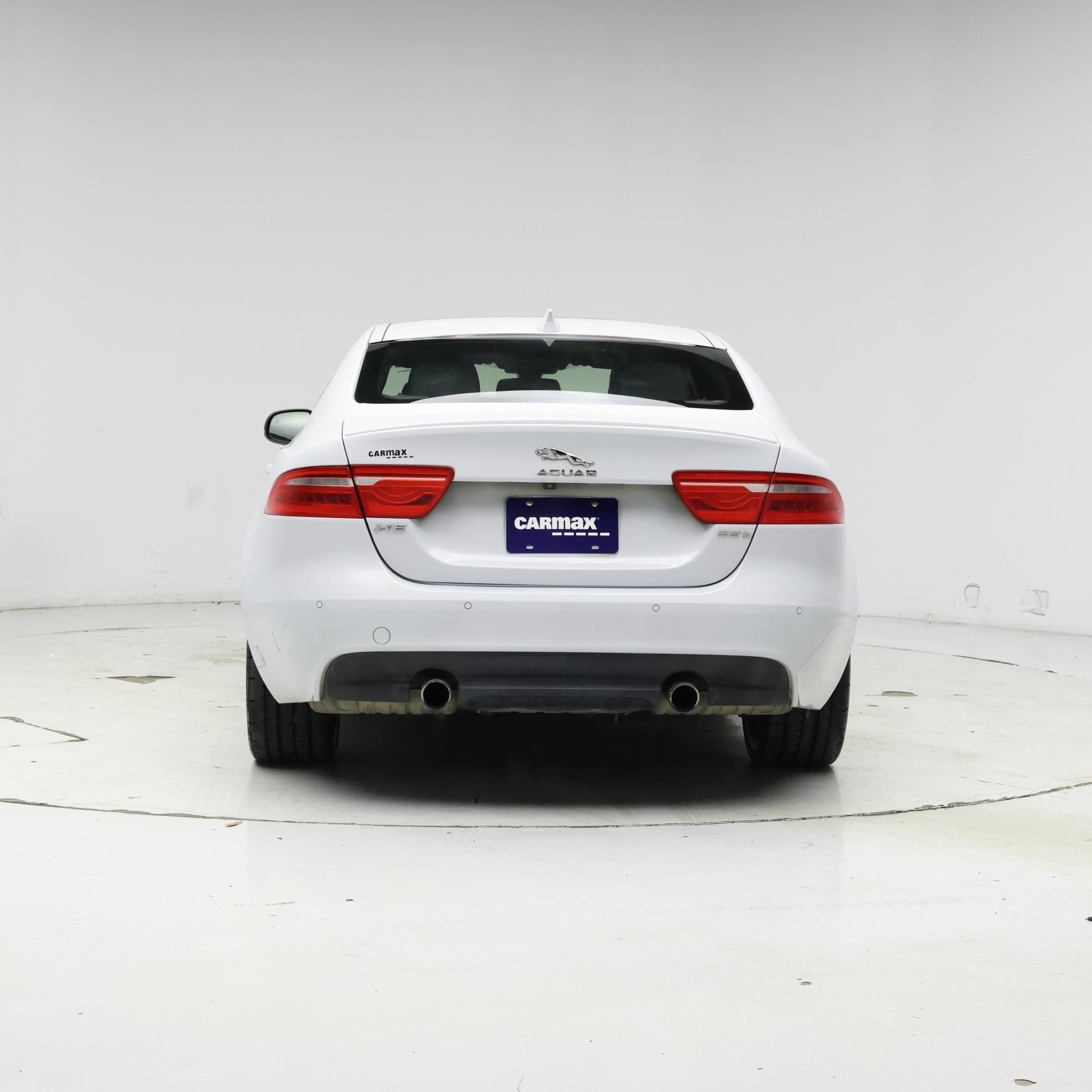 Thumbnail: 2017 Jaguar XE - 6