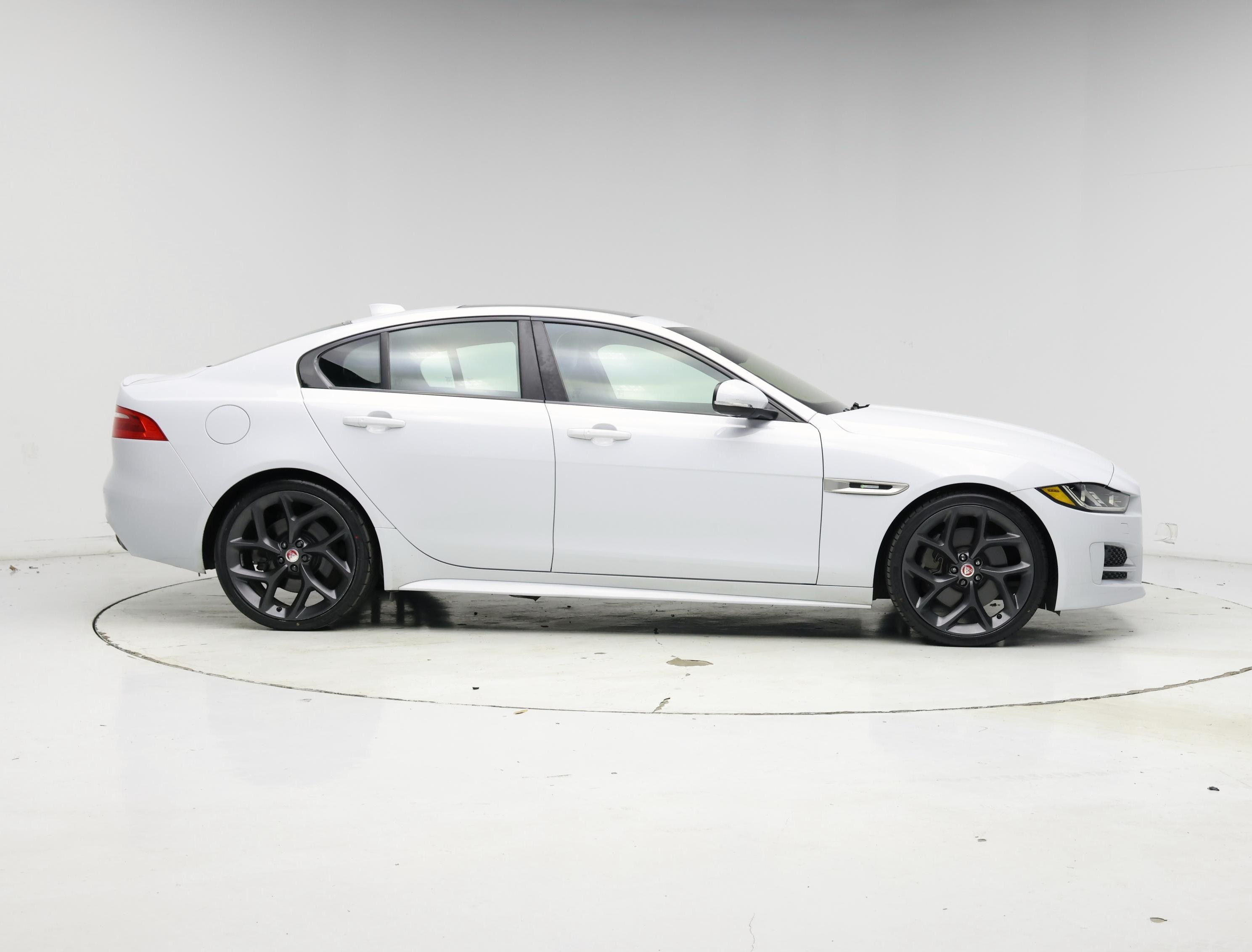 Thumbnail: 2017 Jaguar XE - 7