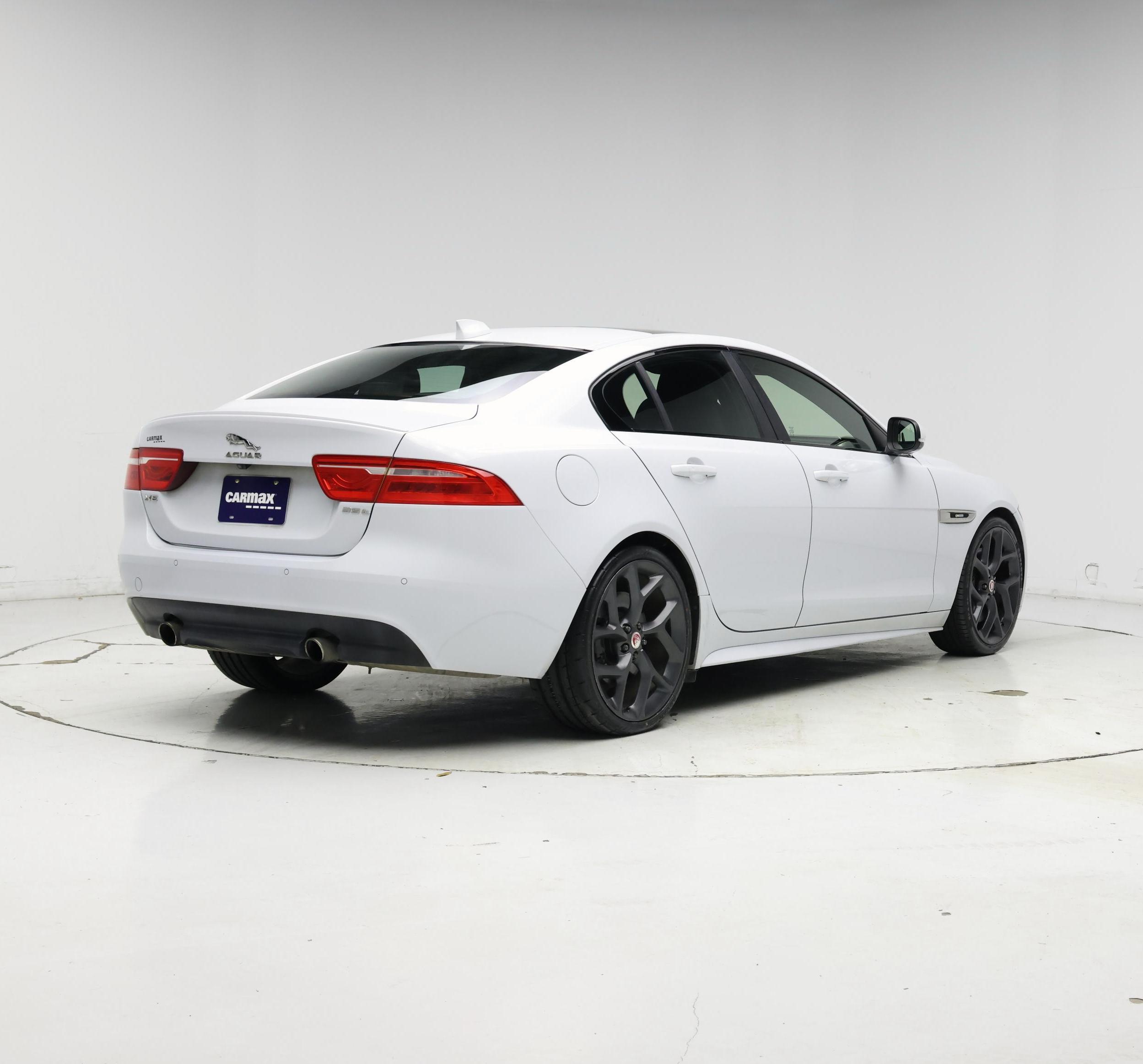 Thumbnail: 2017 Jaguar XE - 8
