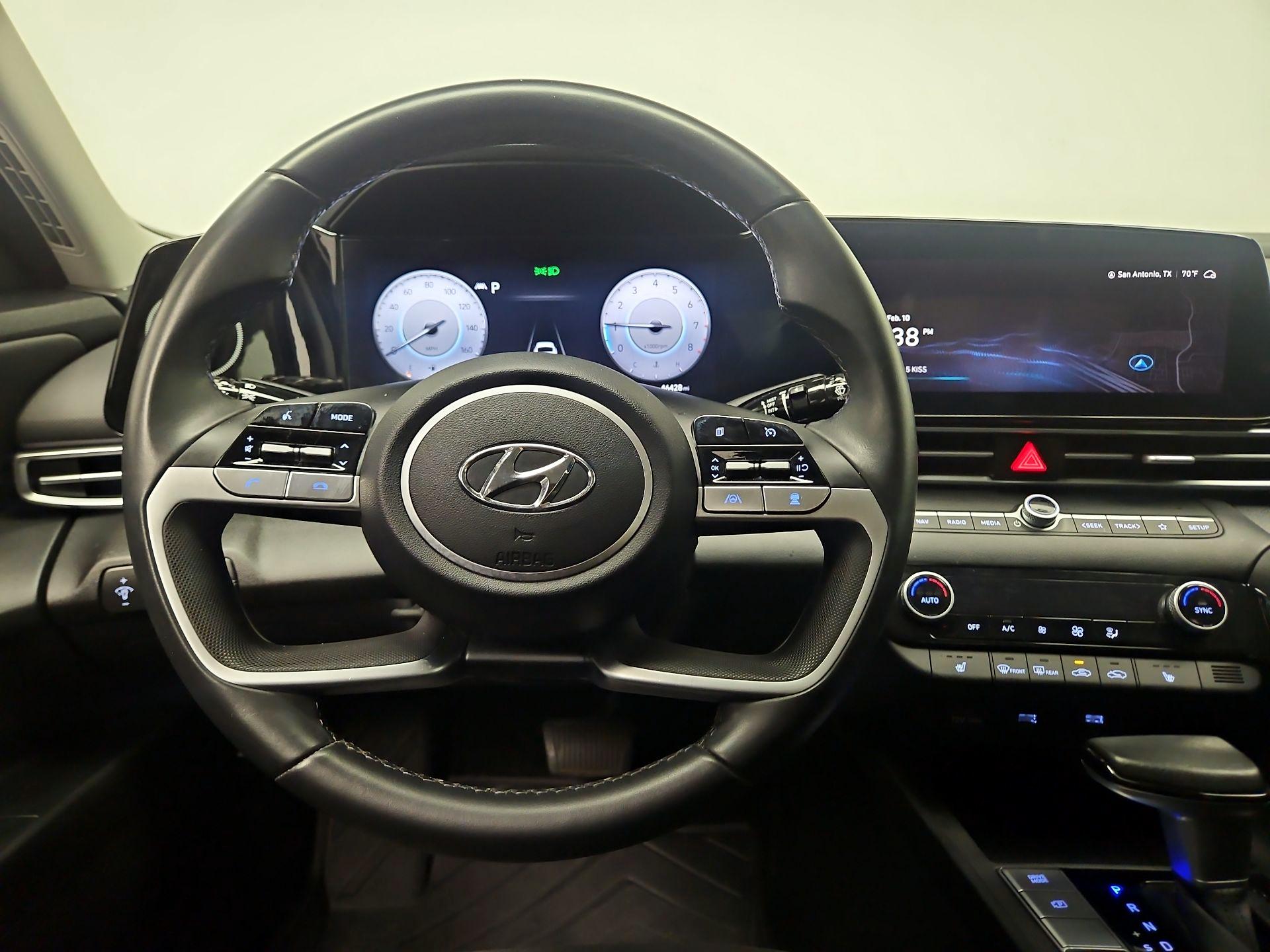 Thumbnail: 2023 Hyundai Elantra - 10