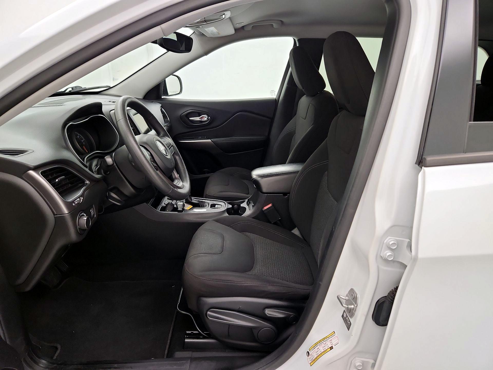 Thumbnail: 2021 Jeep Cherokee - 11