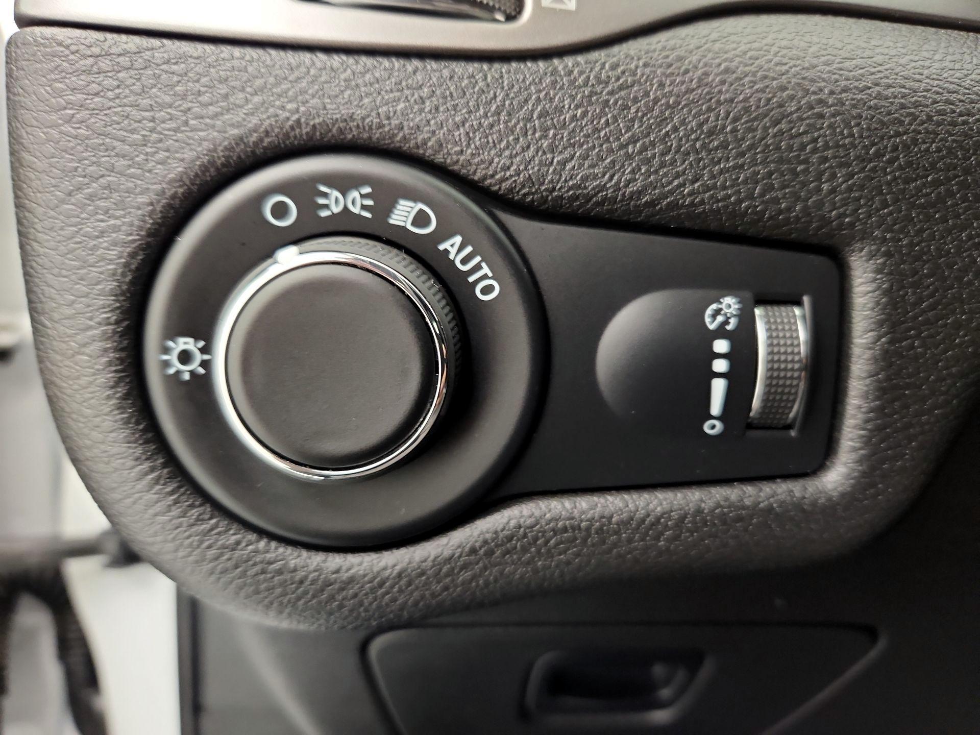 Thumbnail: 2021 Jeep Cherokee - 13