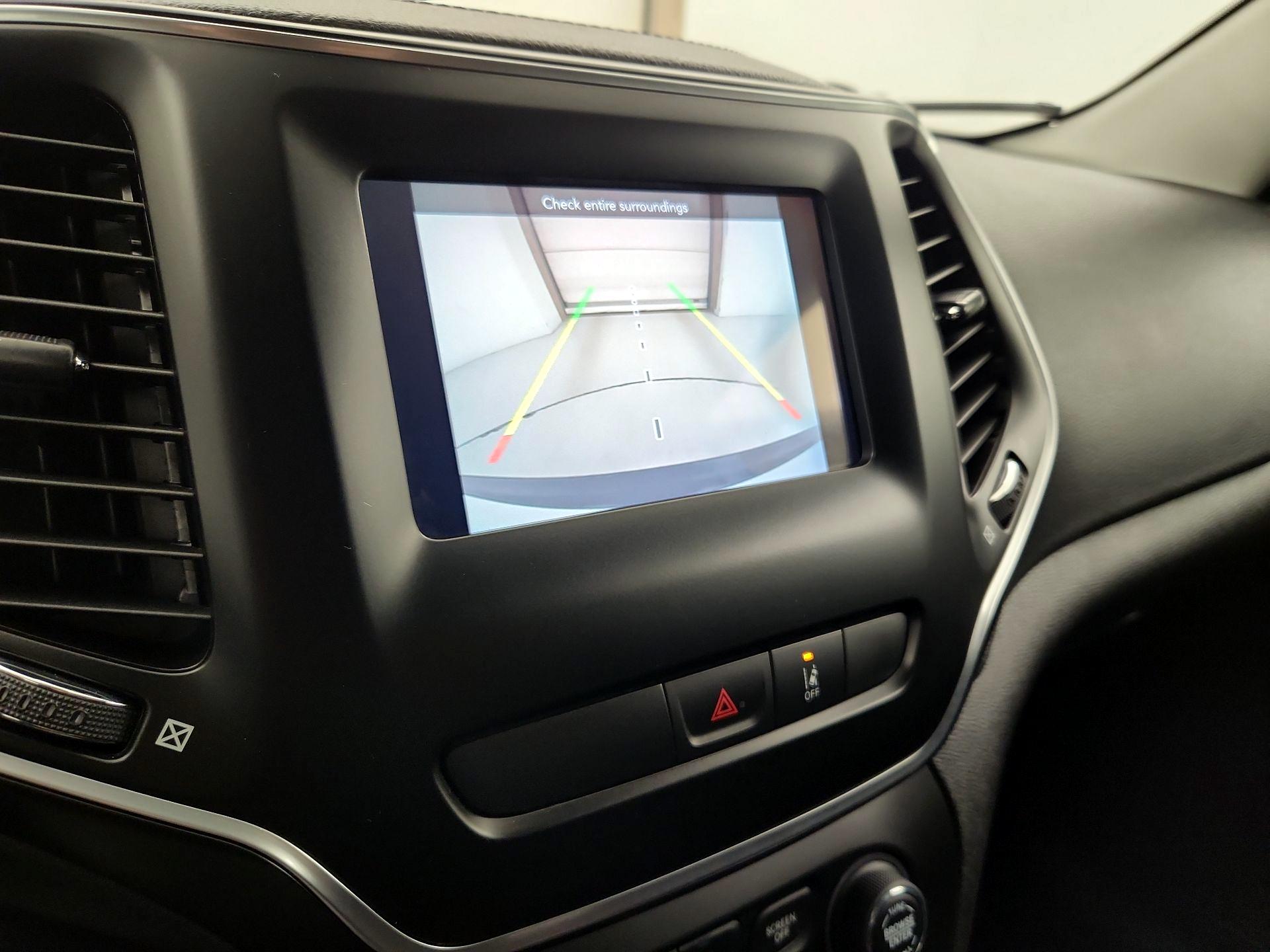 Thumbnail: 2021 Jeep Cherokee - 14