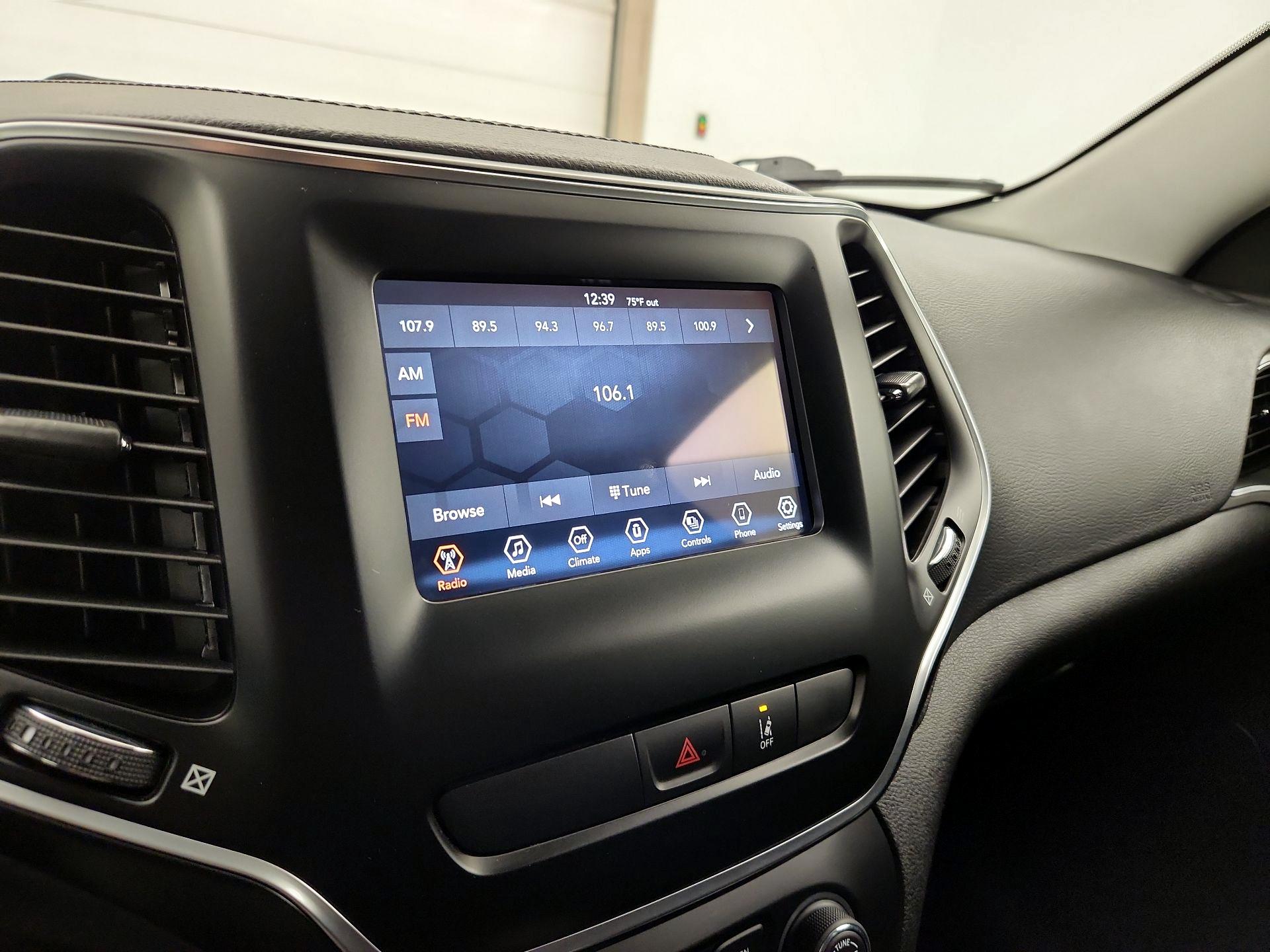 Thumbnail: 2021 Jeep Cherokee - 15