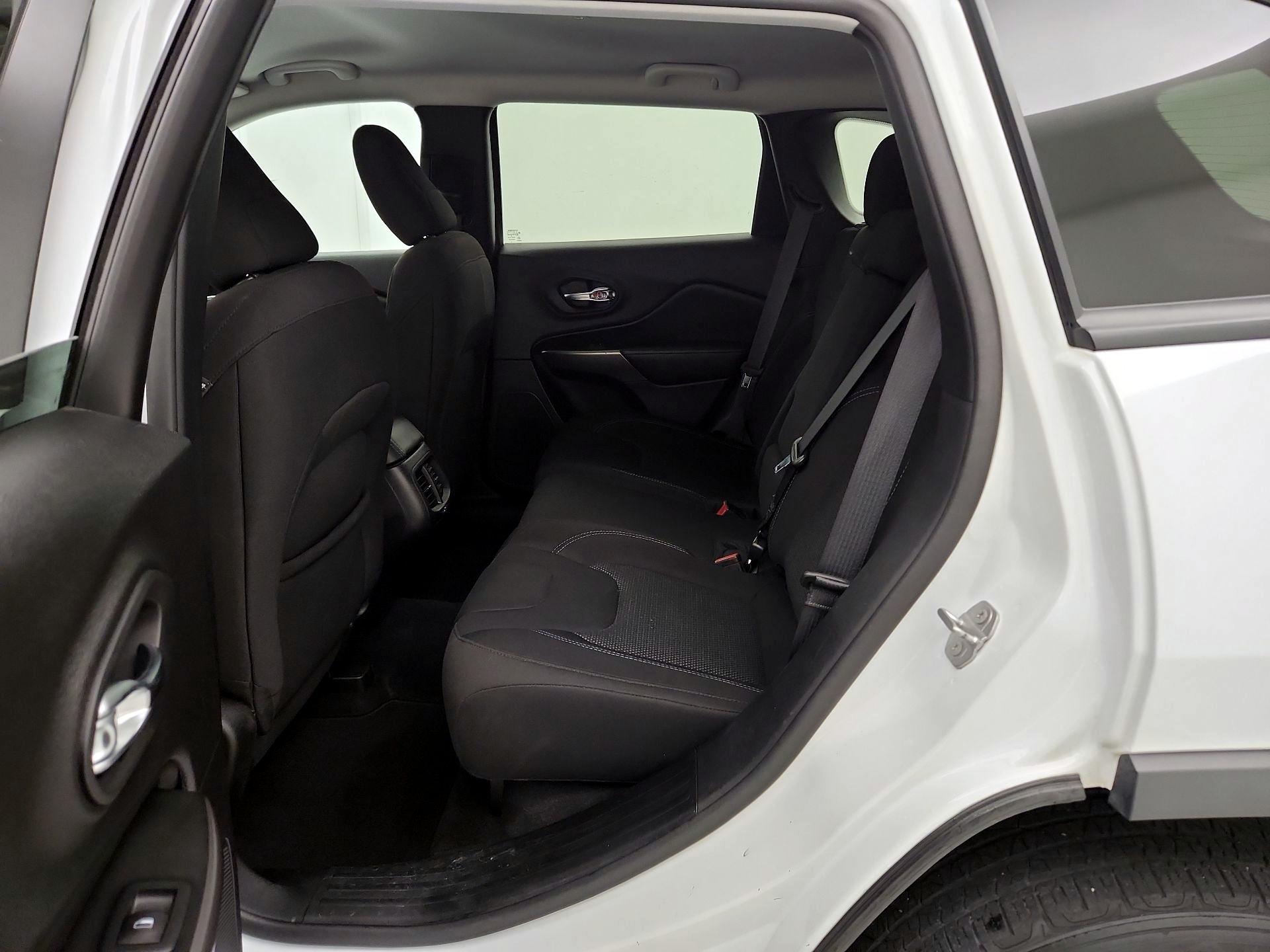 Thumbnail: 2021 Jeep Cherokee - 19