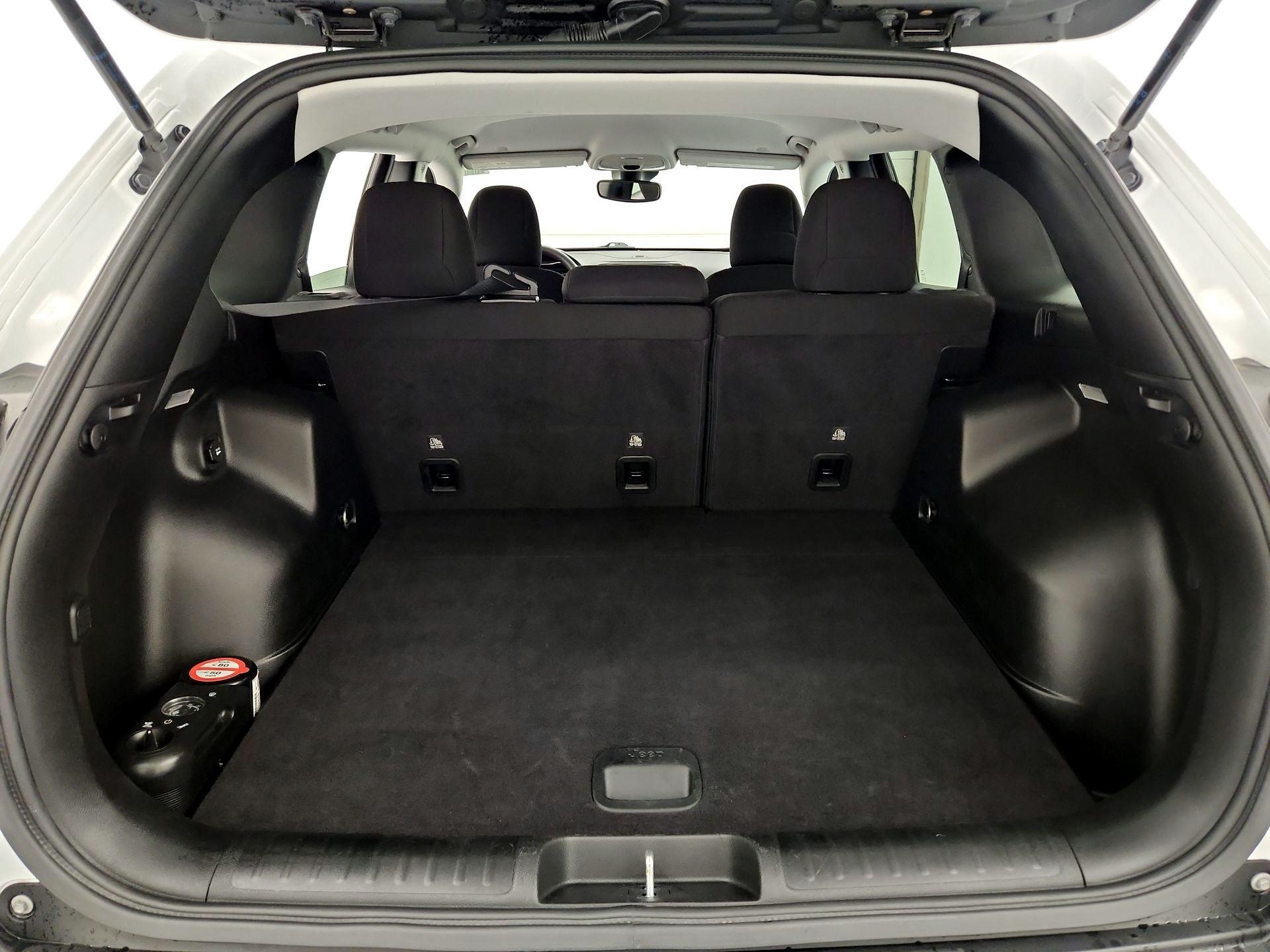 Thumbnail: 2021 Jeep Cherokee - 20