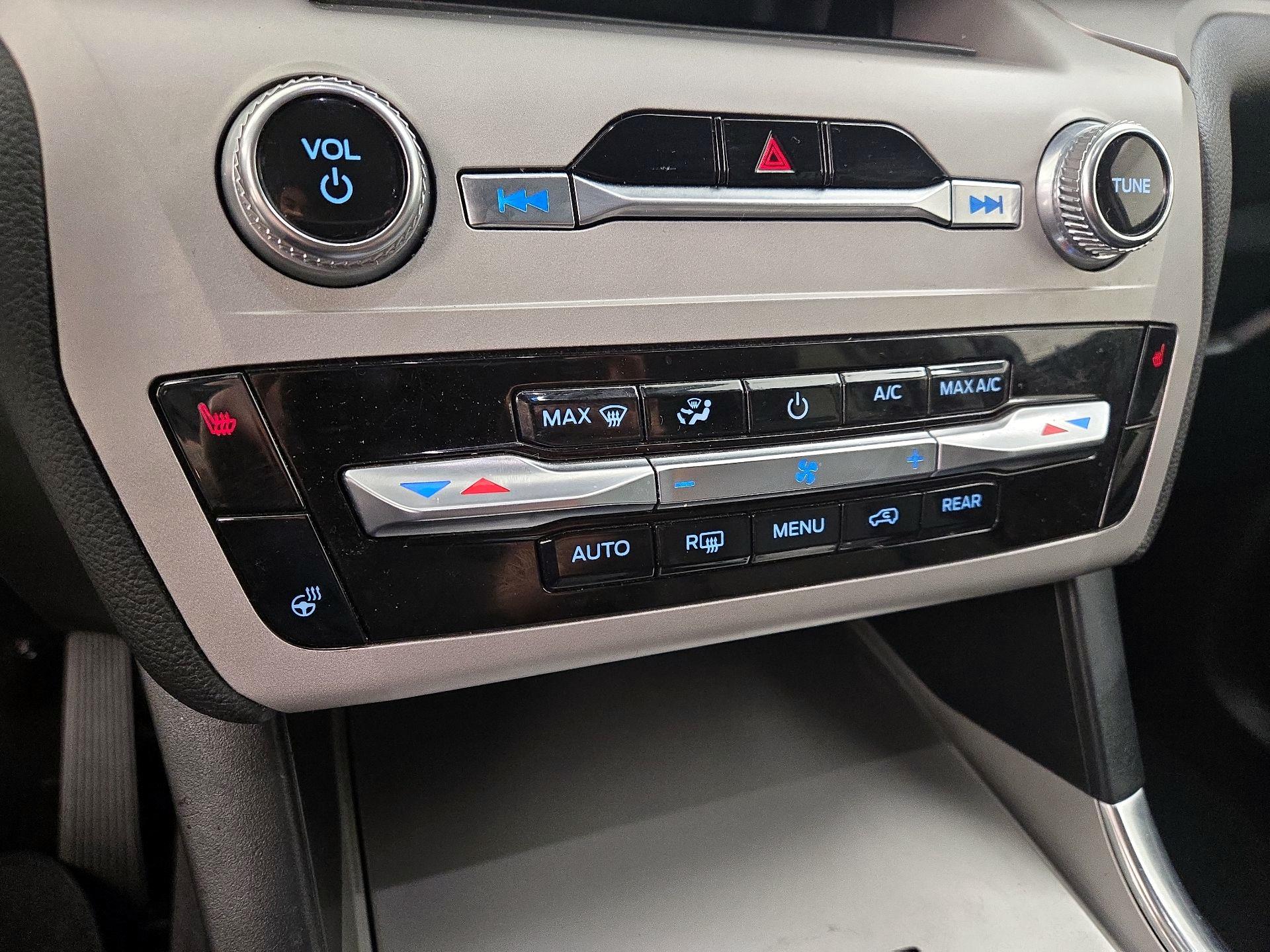 Thumbnail: 2024 Ford Explorer - 16