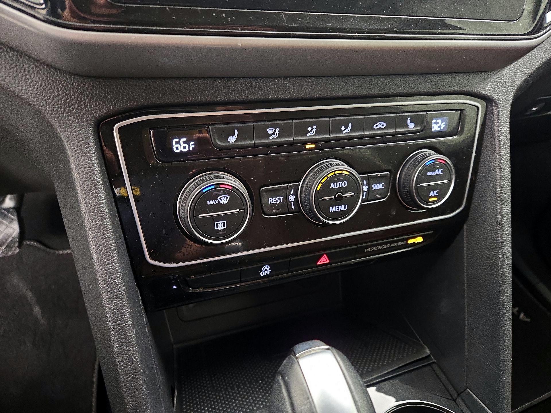 Thumbnail: 2023 Volkswagen Atlas - 16