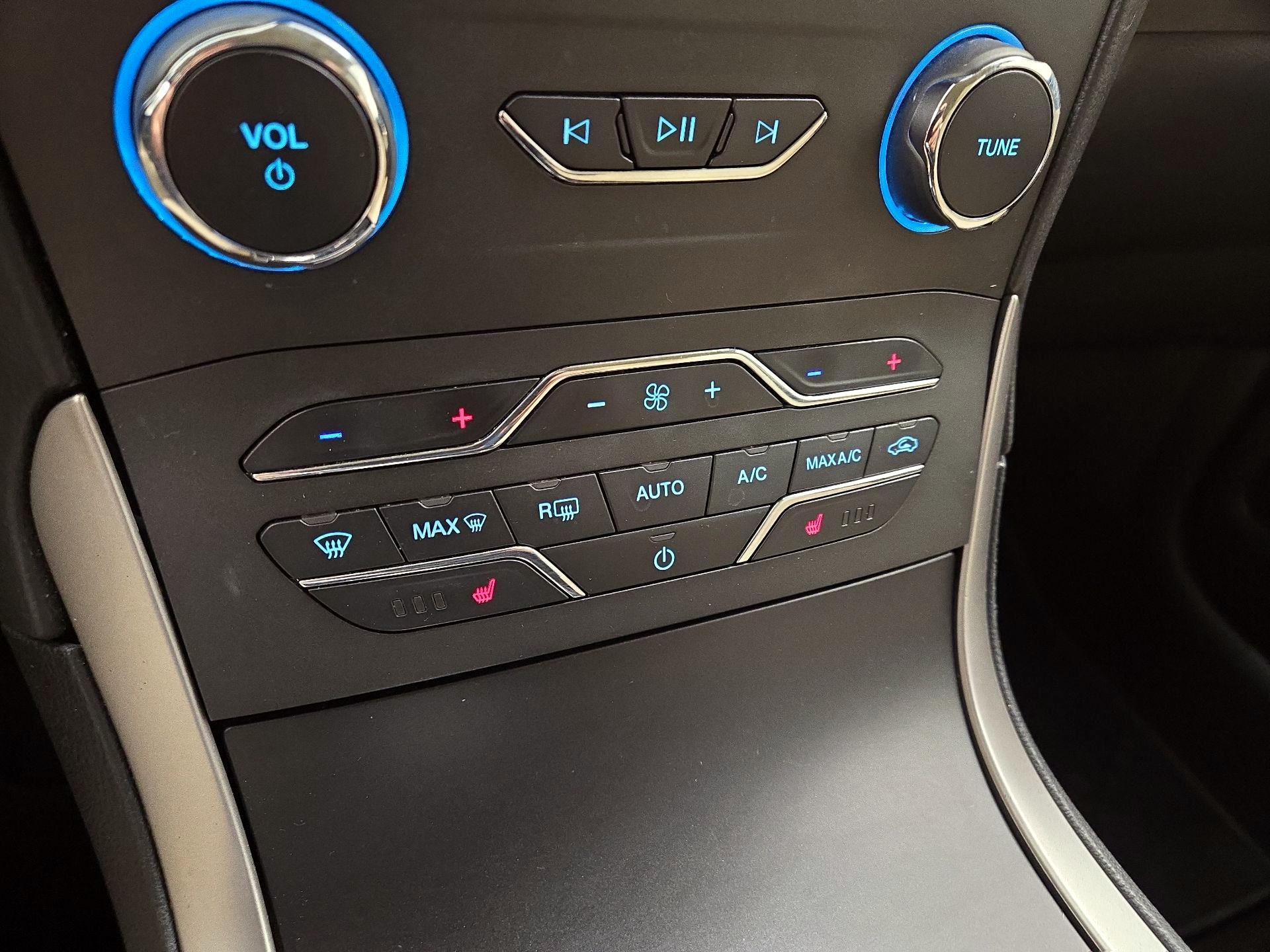 Thumbnail: 2020 Ford Edge - 17