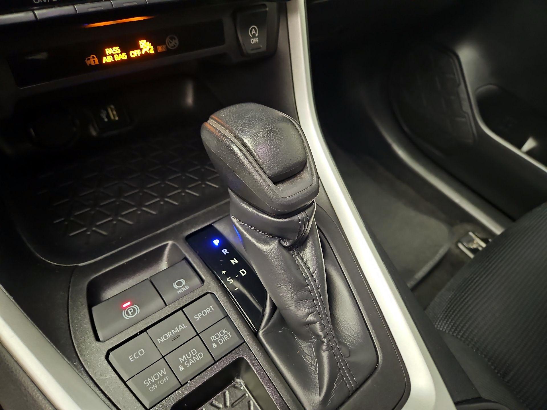 Thumbnail: 2024 Toyota RAV4 - 16