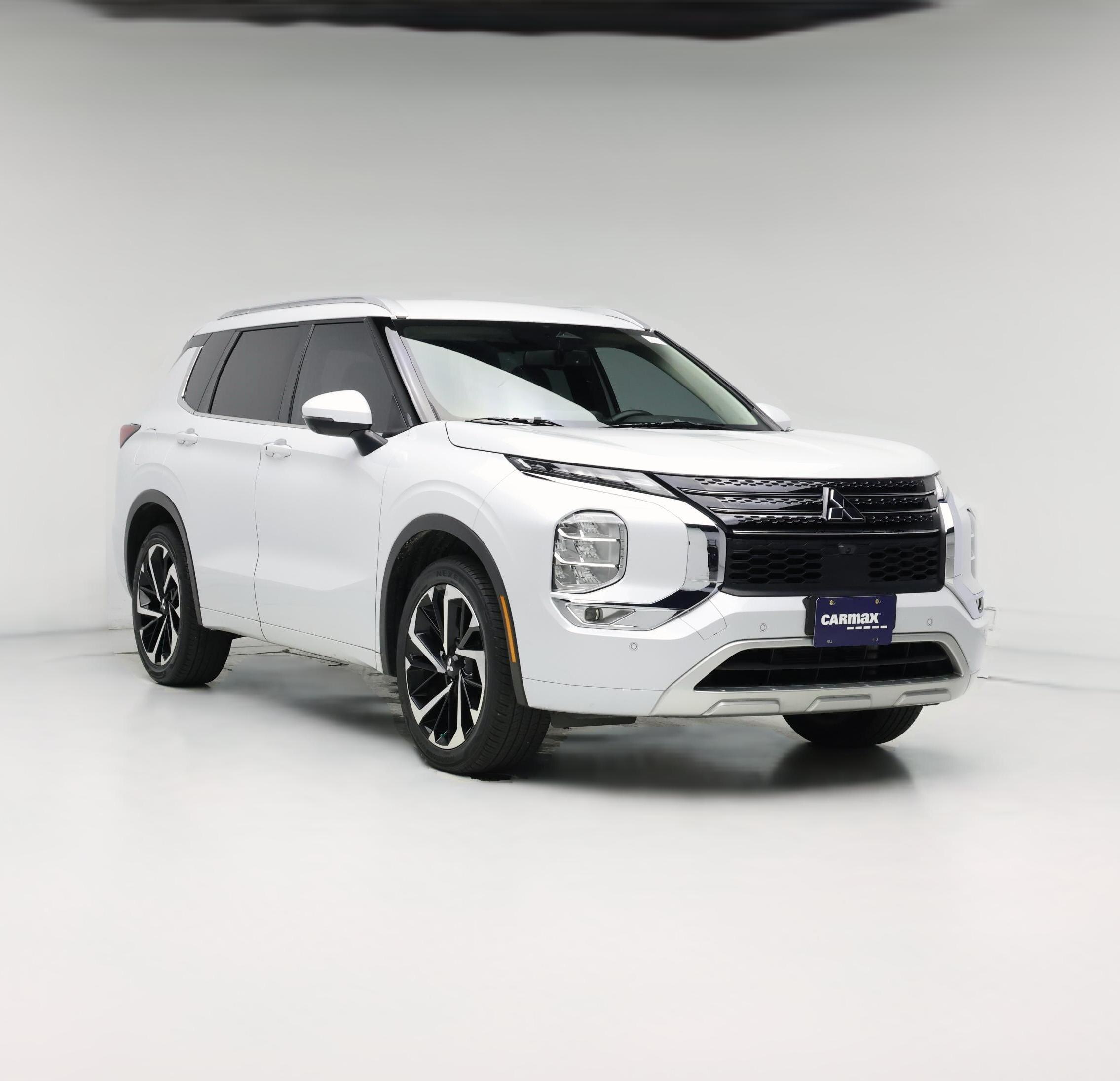 Thumbnail: 2023 Mitsubishi Outlander - 1