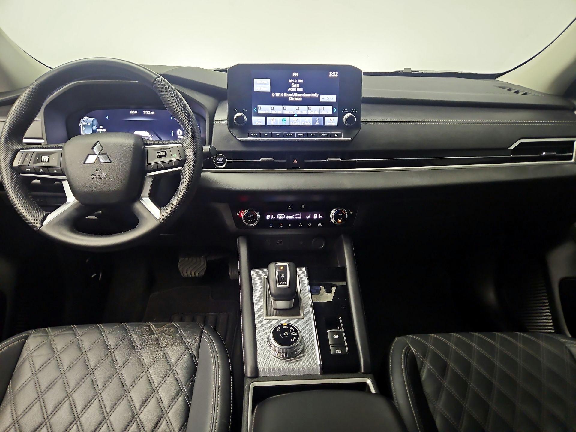 Thumbnail: 2023 Mitsubishi Outlander - 9