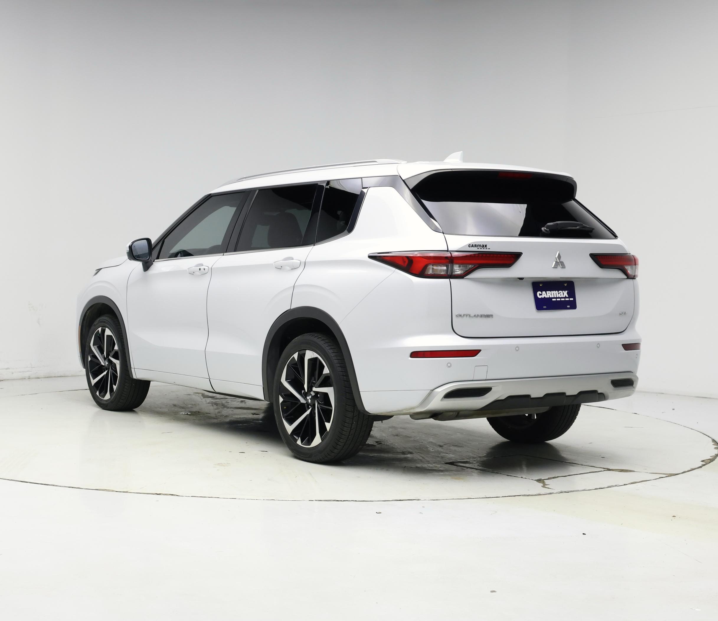 Thumbnail: 2023 Mitsubishi Outlander - 2