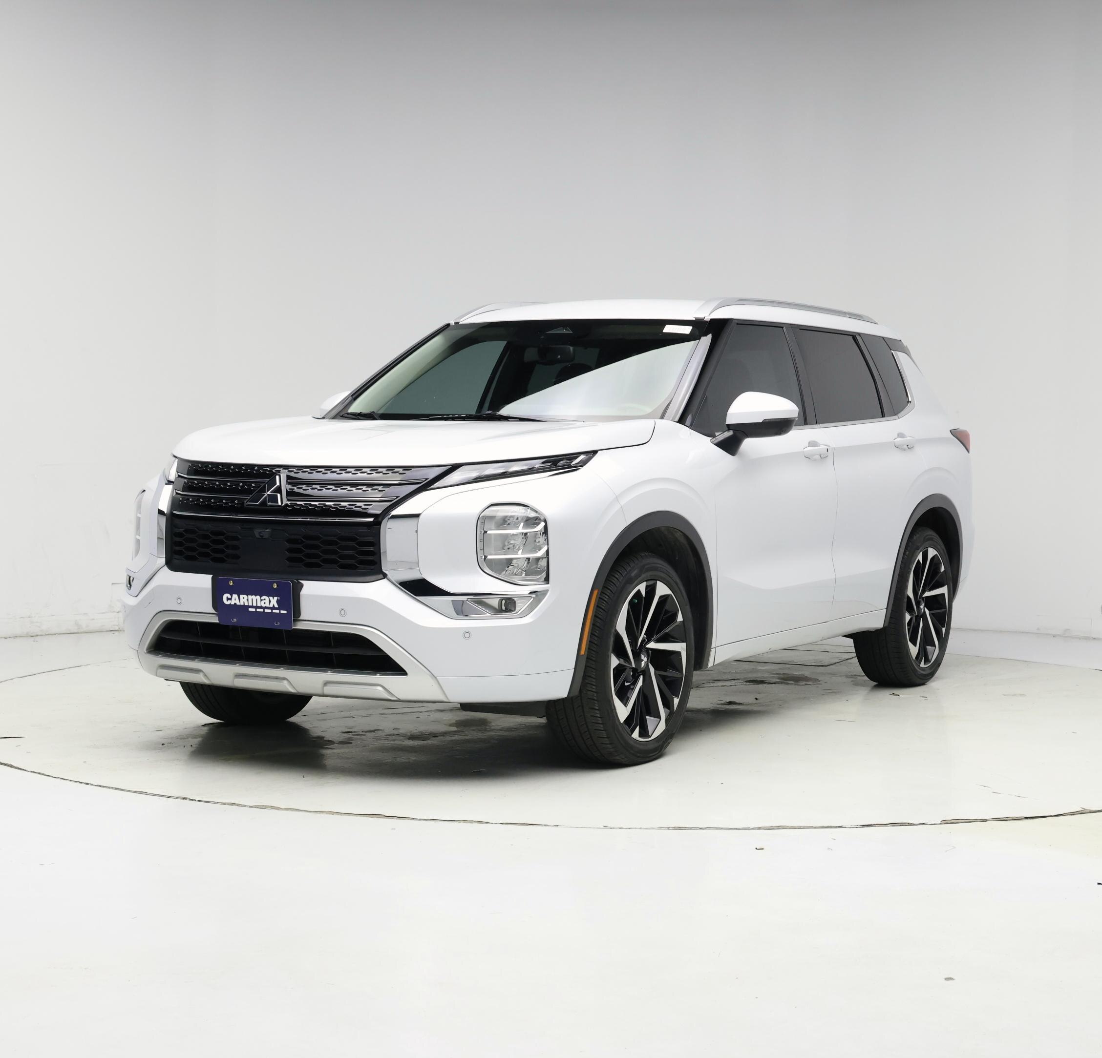 Thumbnail: 2023 Mitsubishi Outlander - 4