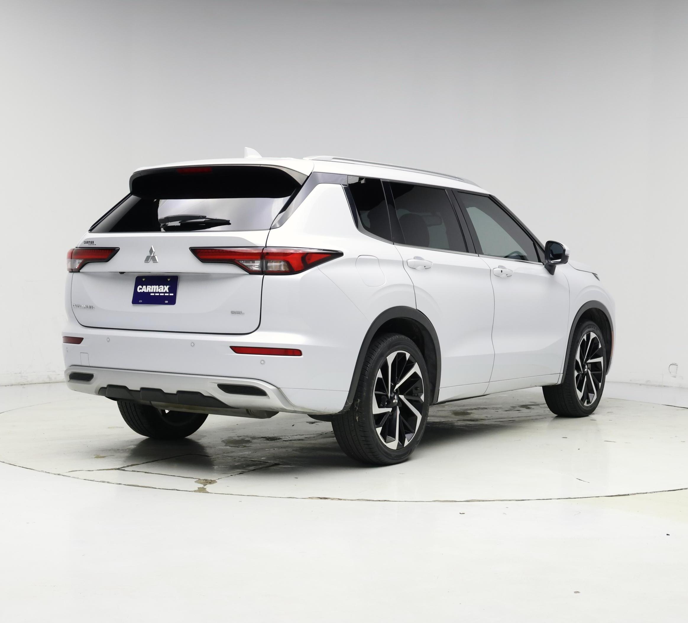 Thumbnail: 2023 Mitsubishi Outlander - 8