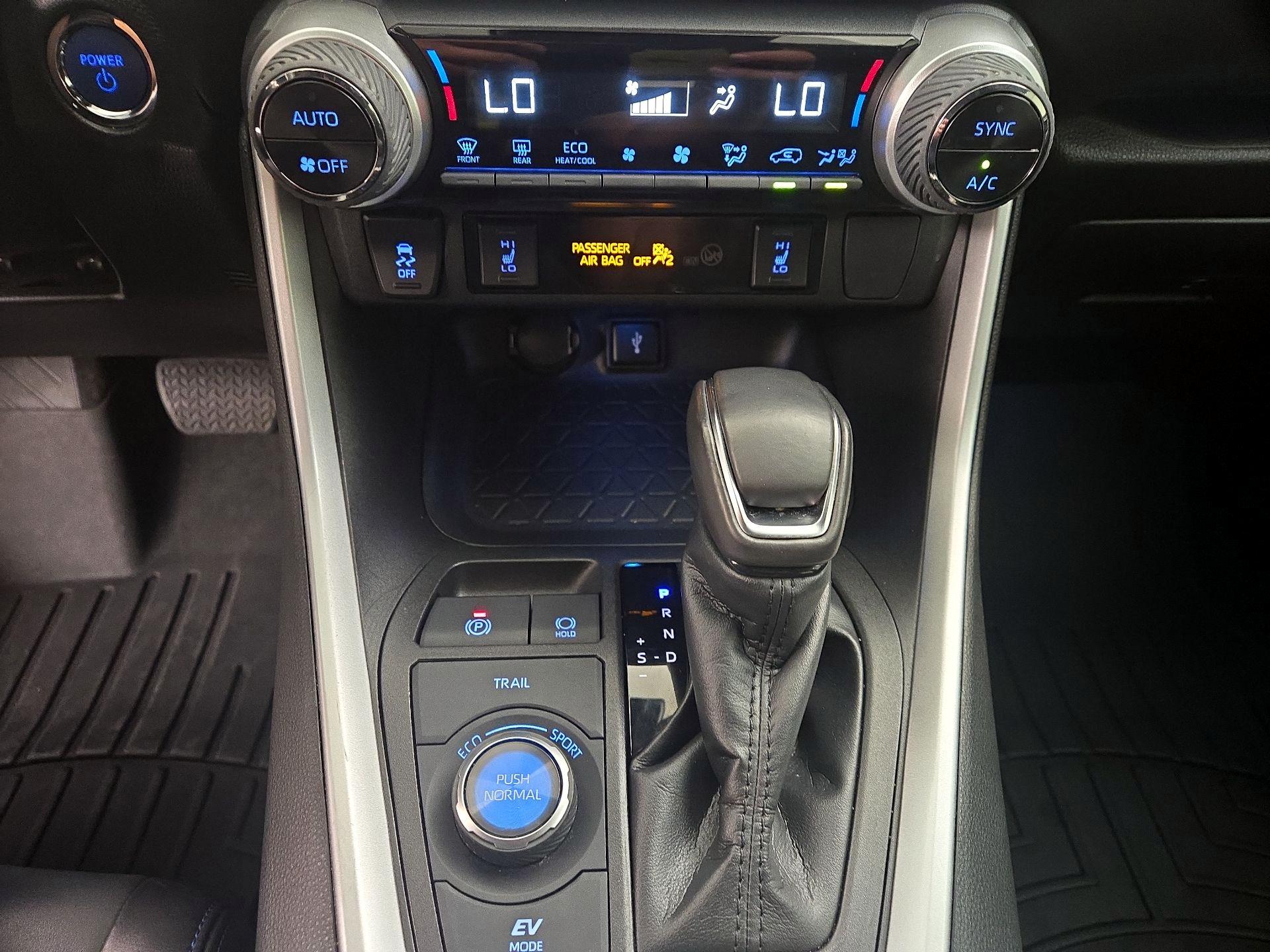 Thumbnail: 2022 Toyota RAV4 - 17