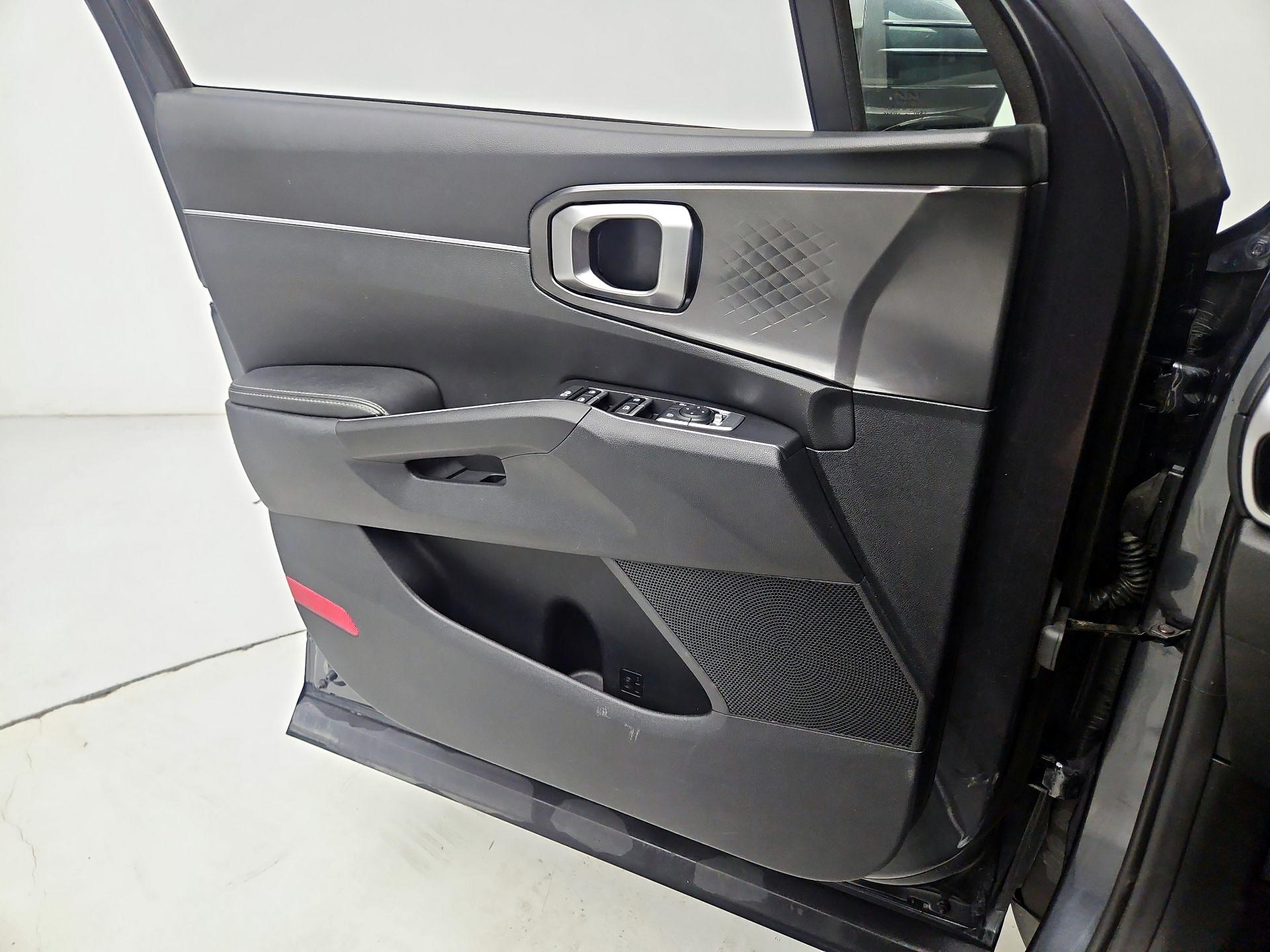 Thumbnail: 2023 Kia Sorento - 12