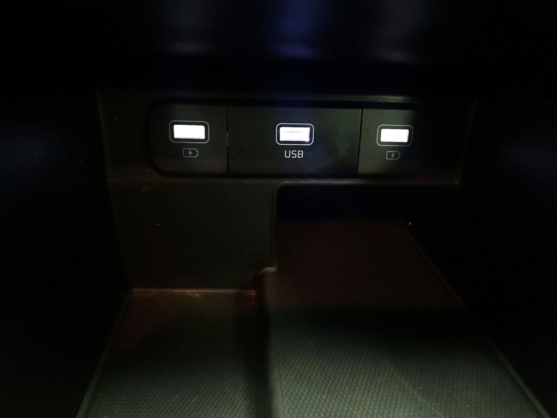 Thumbnail: 2023 Kia Sorento - 17