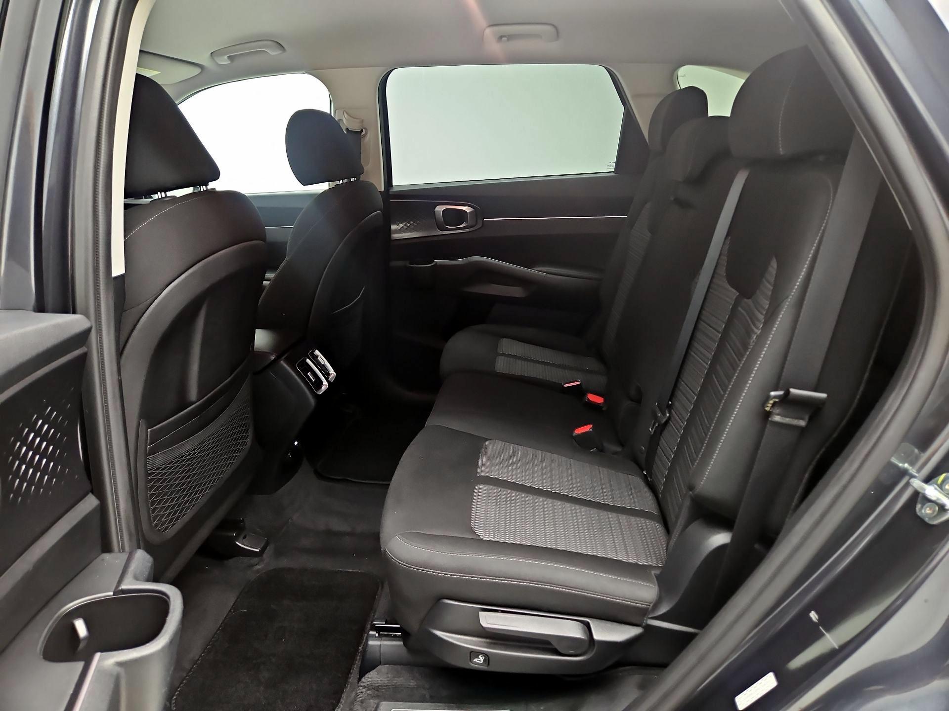 Thumbnail: 2023 Kia Sorento - 18