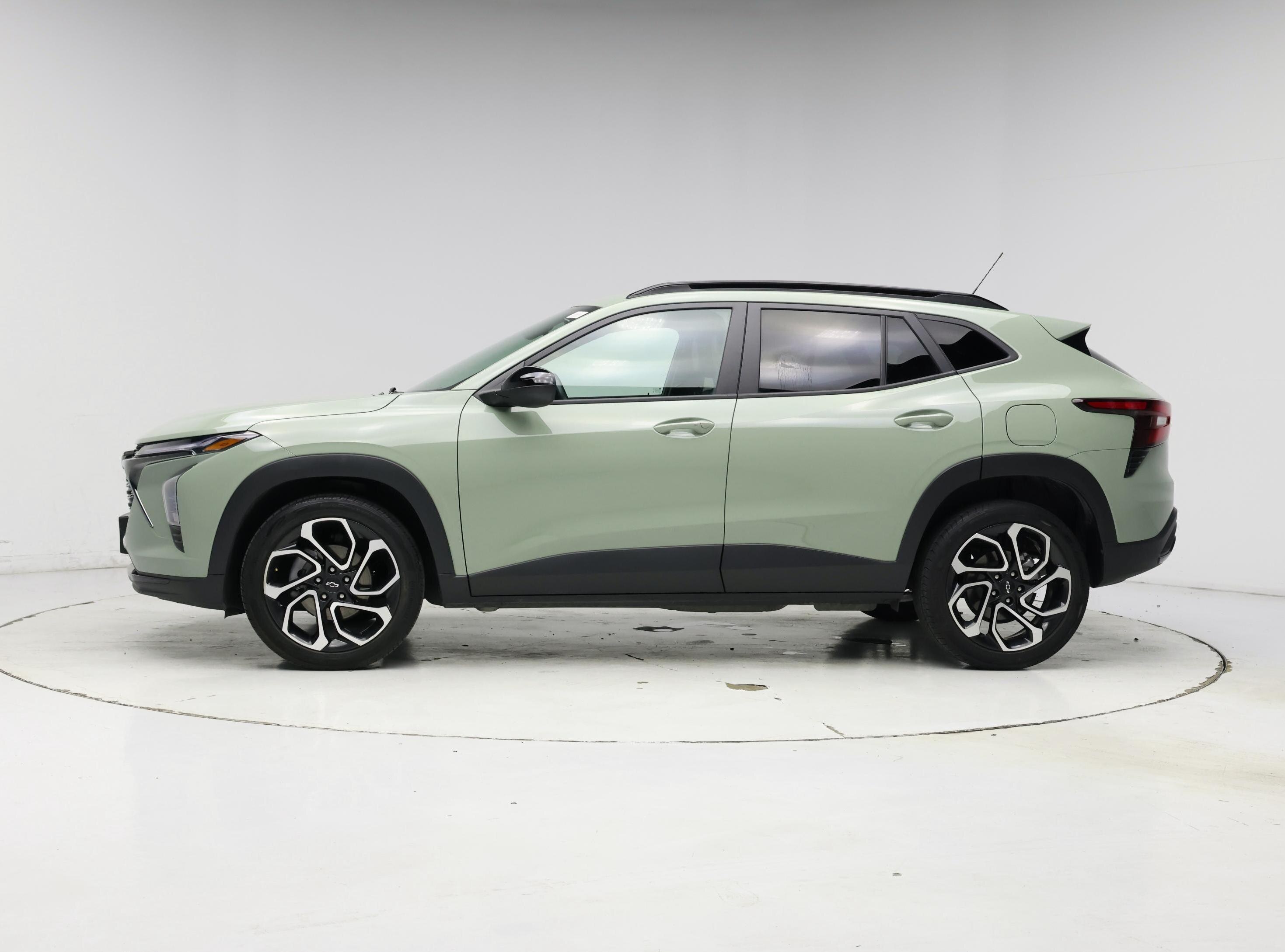 Thumbnail: 2024 Chevrolet Trax - 3