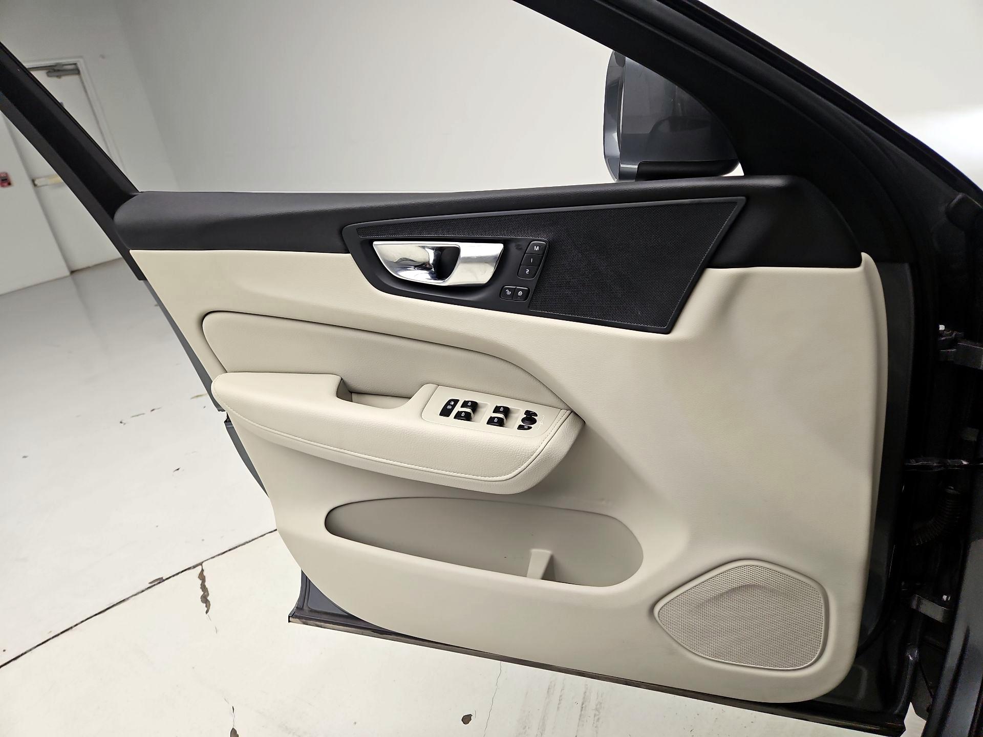 Thumbnail: 2021 Volvo XC60 - 12