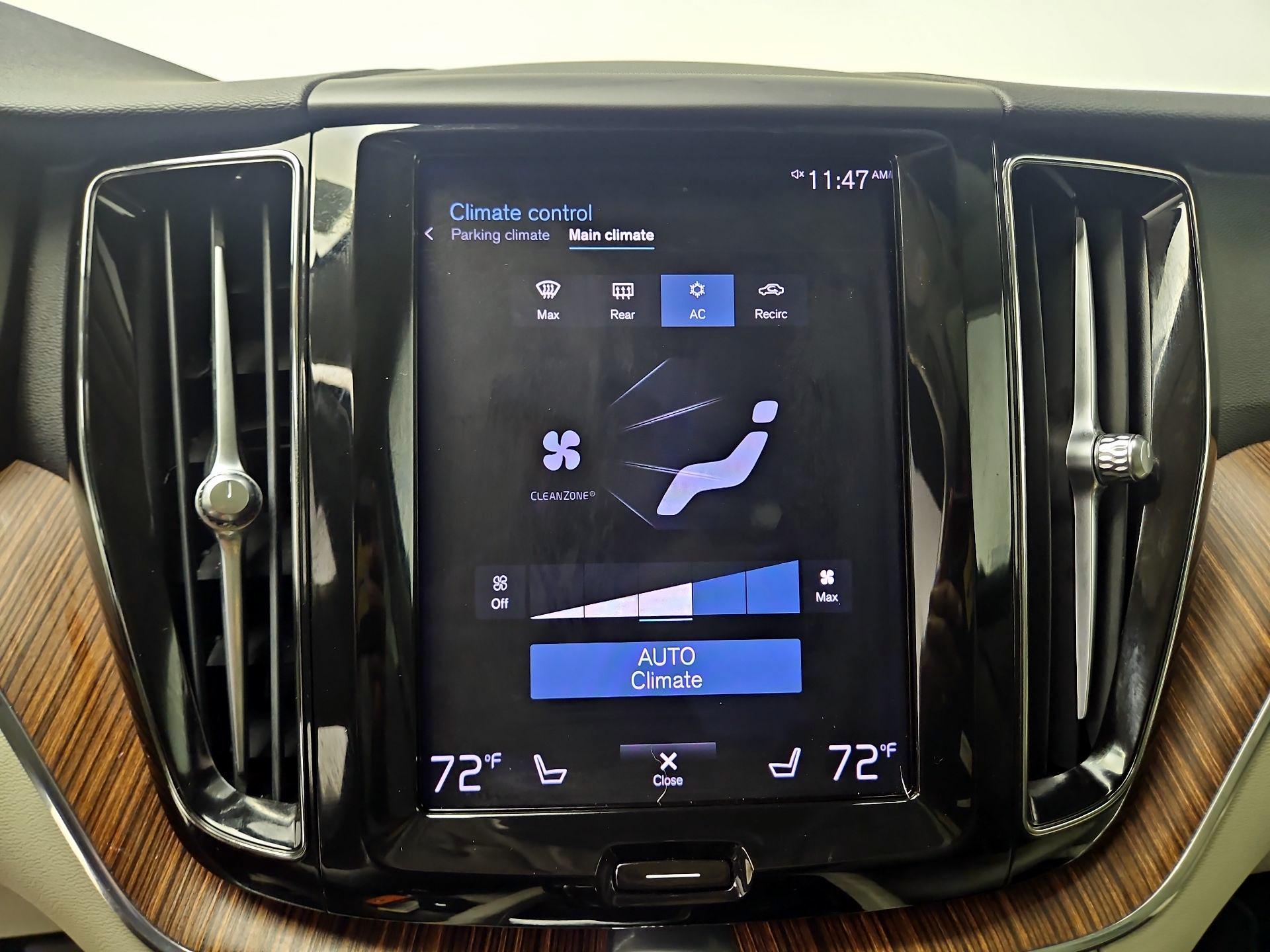 Thumbnail: 2021 Volvo XC60 - 15