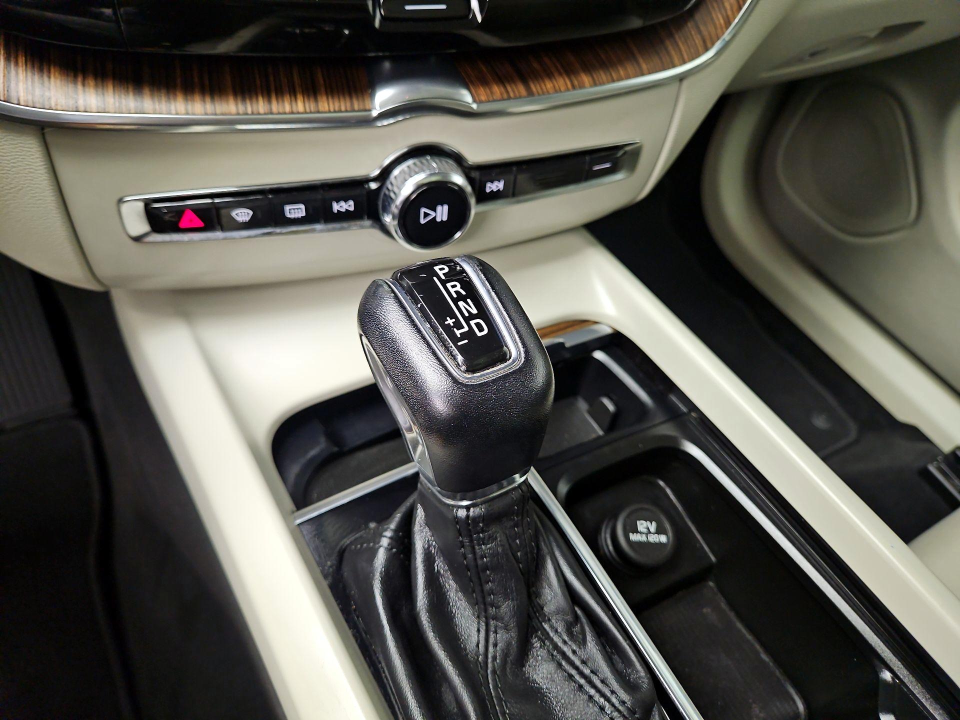 Thumbnail: 2021 Volvo XC60 - 16