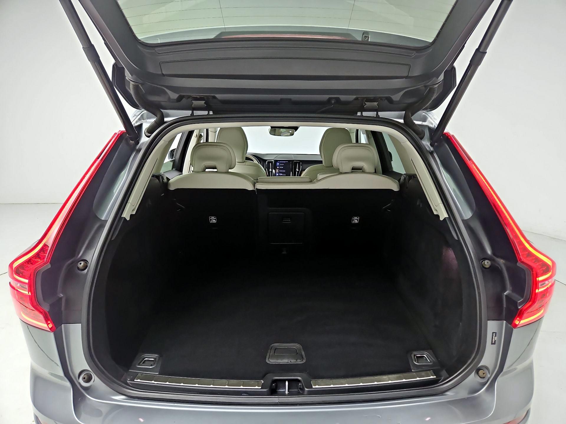 Thumbnail: 2021 Volvo XC60 - 19