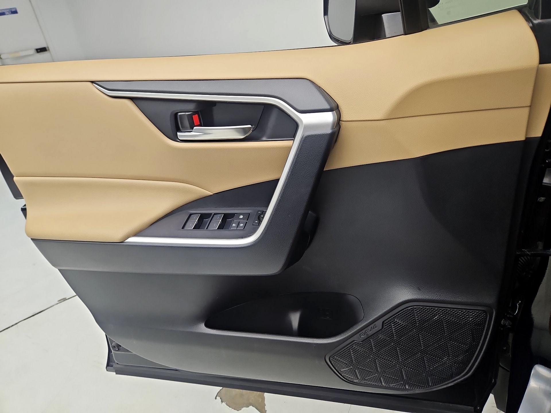 Thumbnail: 2023 Toyota RAV4 - 12